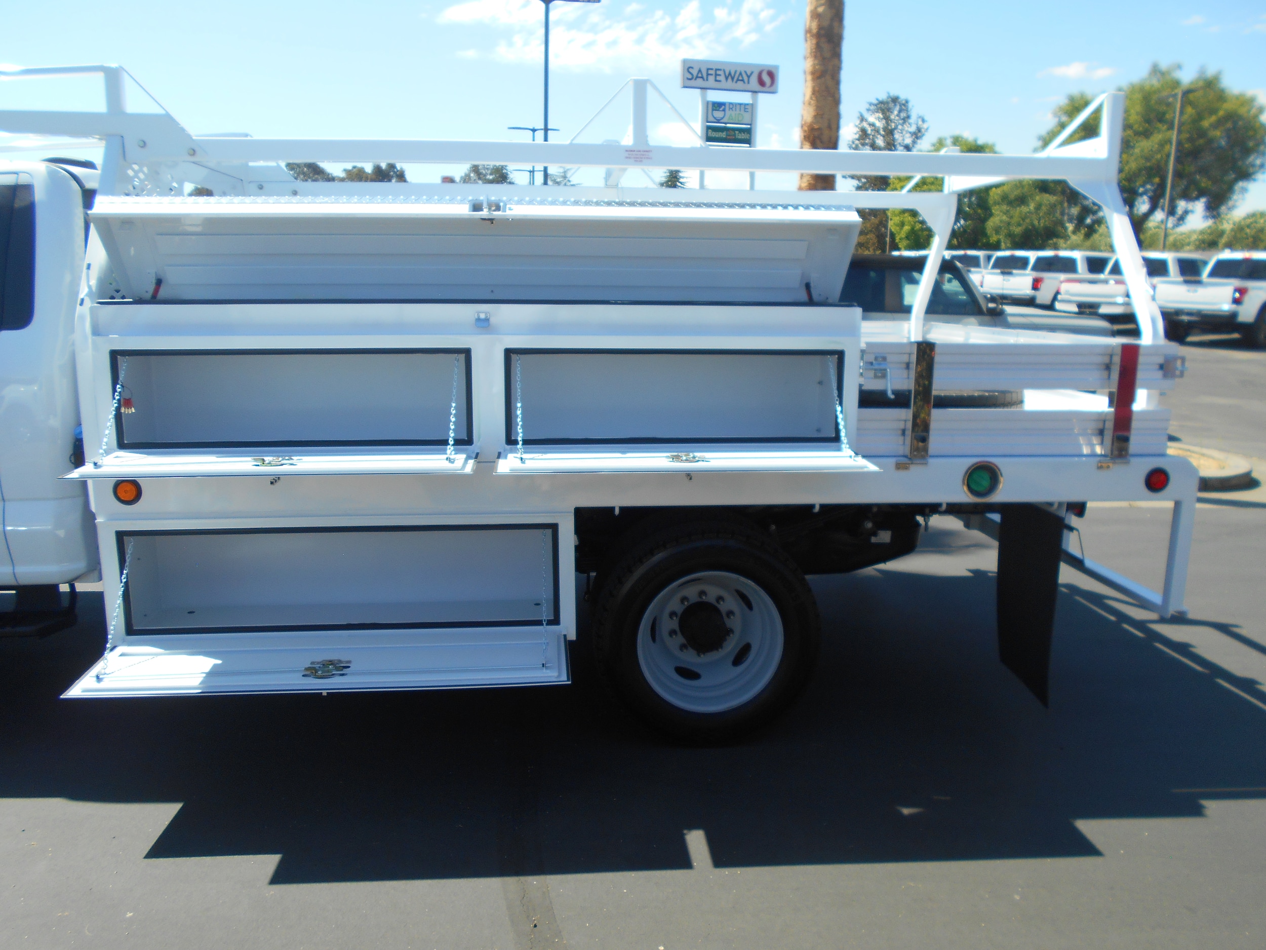 2025 Ford F-550 Super Duty Chassis Cab XL - Photo 11