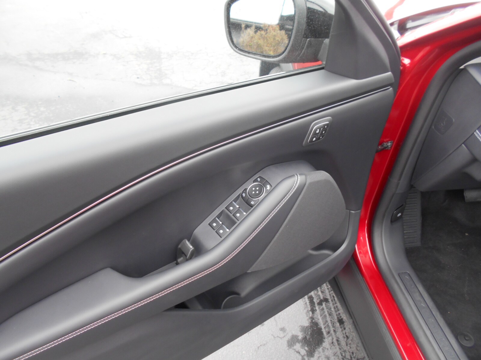 2024 Ford Mustang Mach-E Select photo 4