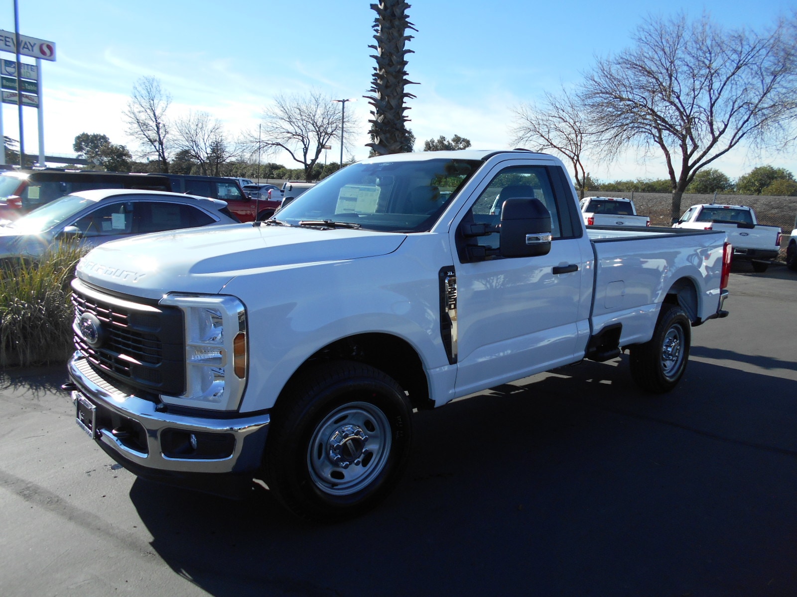 2025 Ford F-250 Super Duty XL's photo