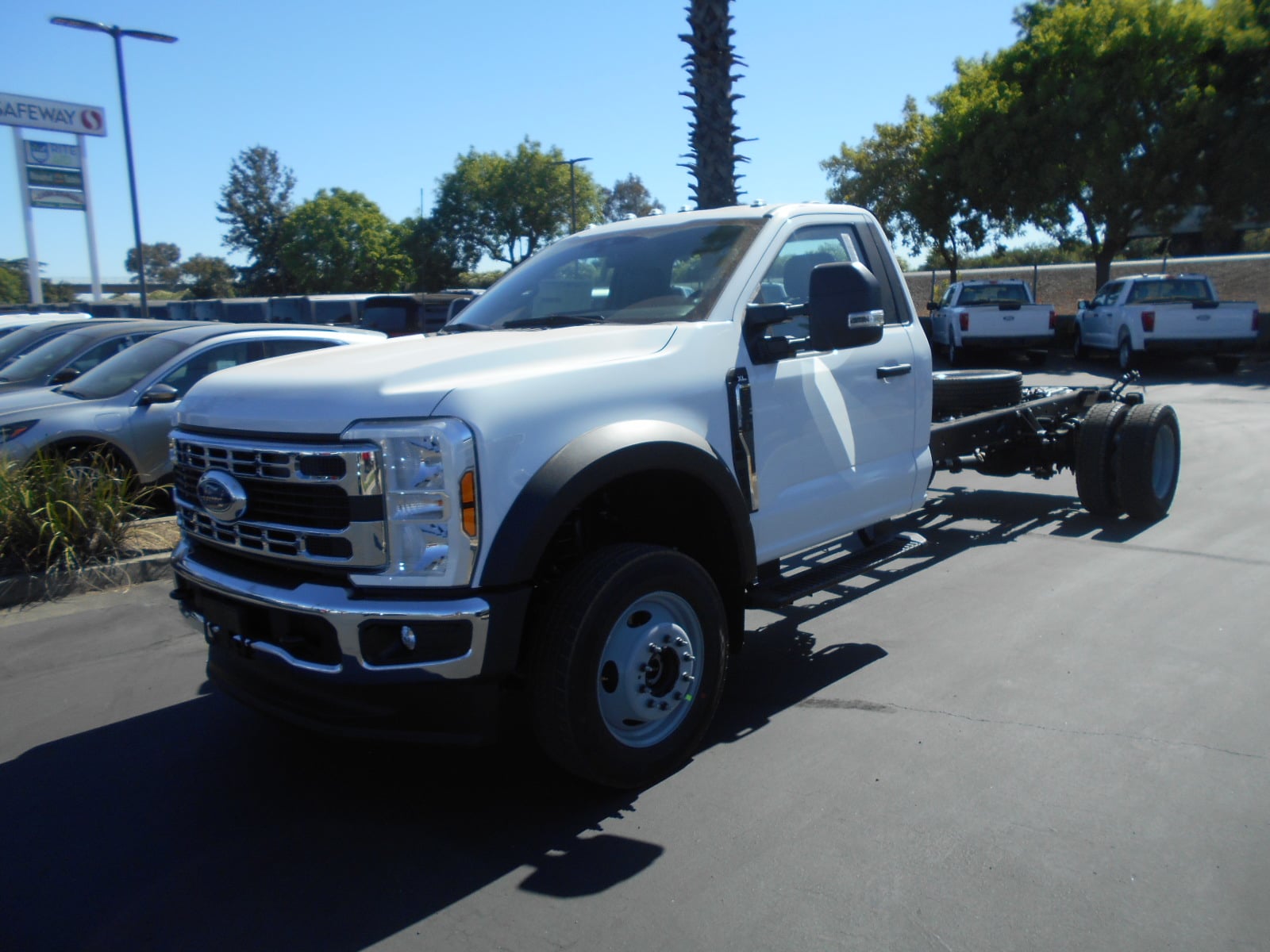 2024 Ford F-550 Super Duty Chassis Cab XL's photo