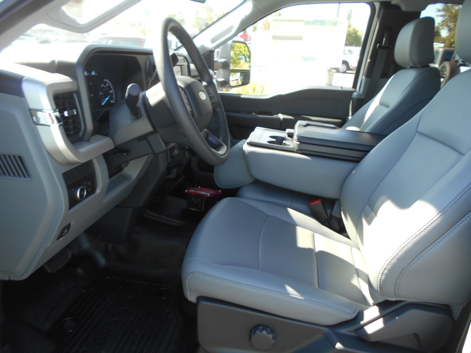 2025 Ford F-350 Super Duty Chassis Cab XL - Photo 7