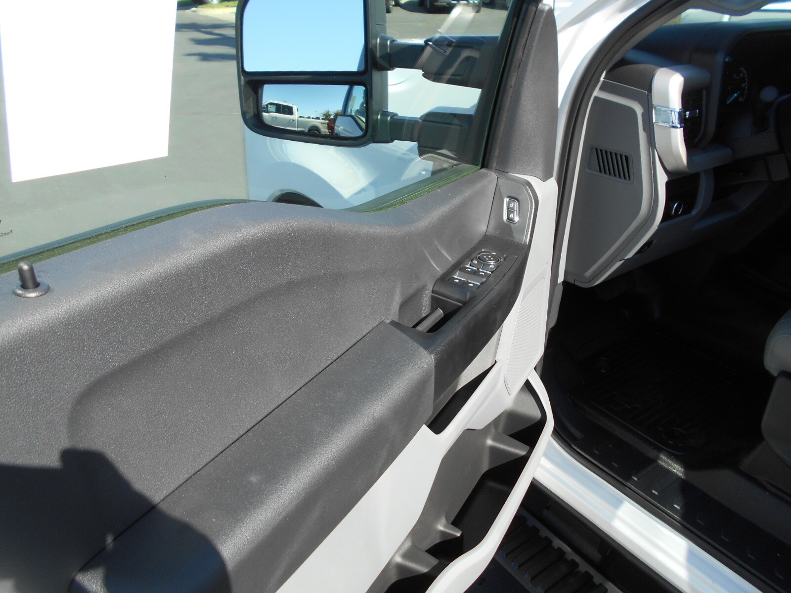 2025 Ford F-350 XL photo 4
