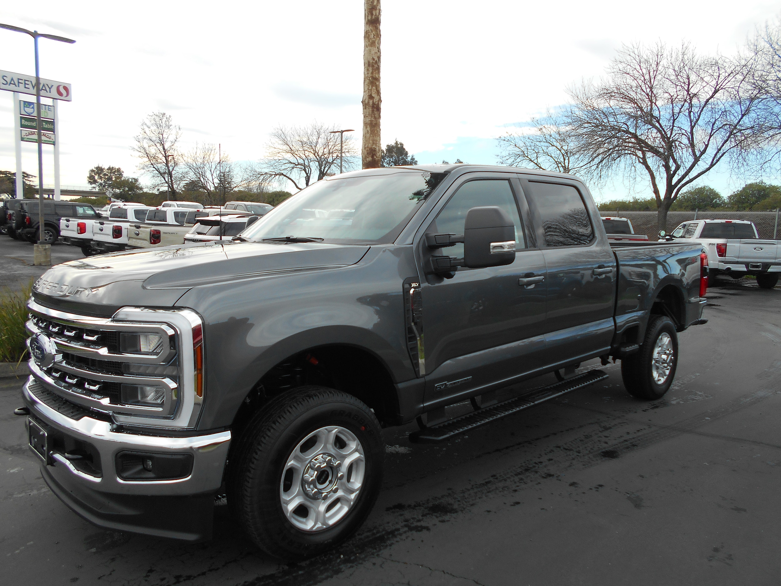 2026 Ford F-350 Super Duty XLT's photo