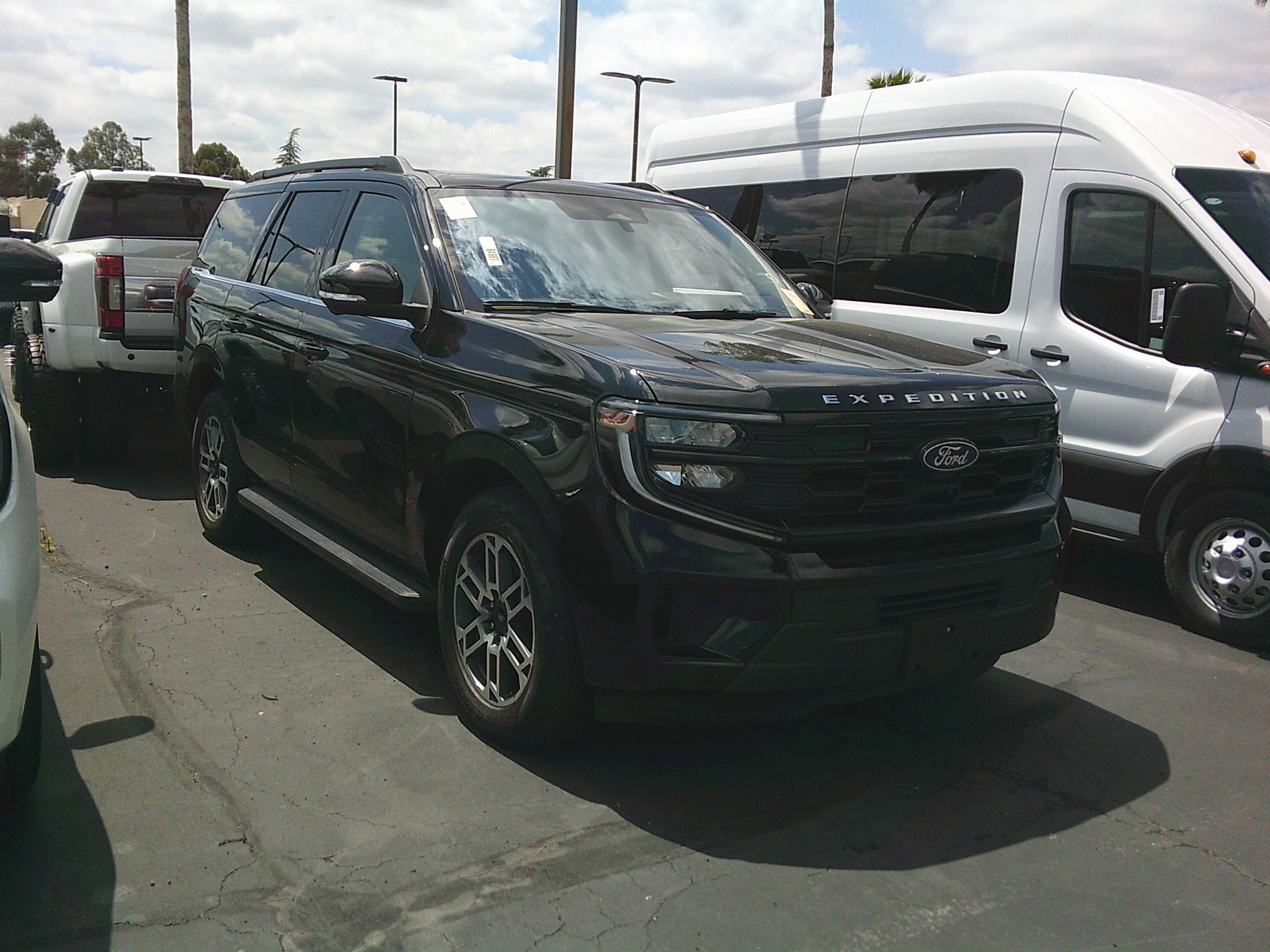 2025 Ford Expedition Active 4x4's photo
