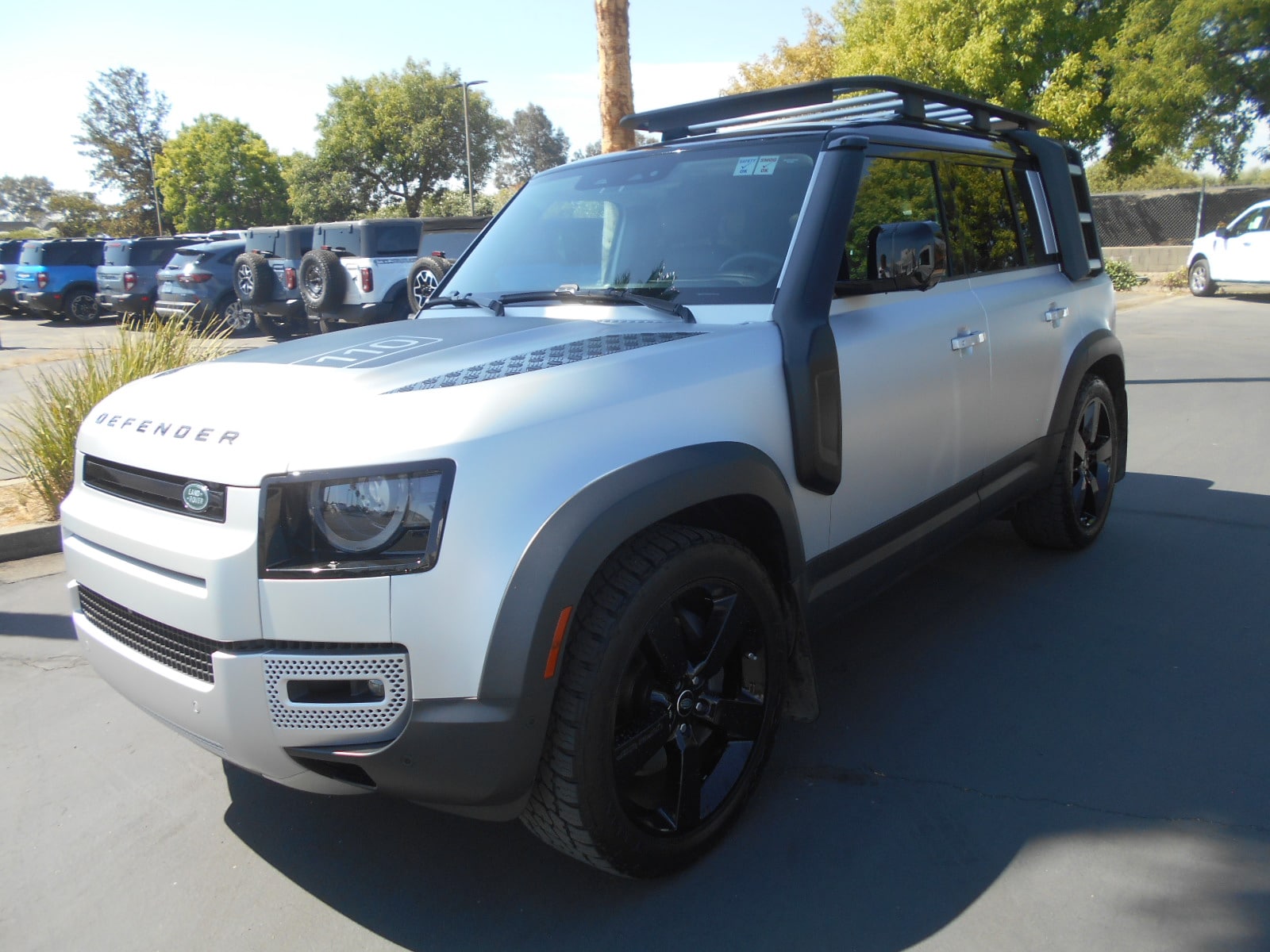 2020 Land Rover Defender HSE's photo