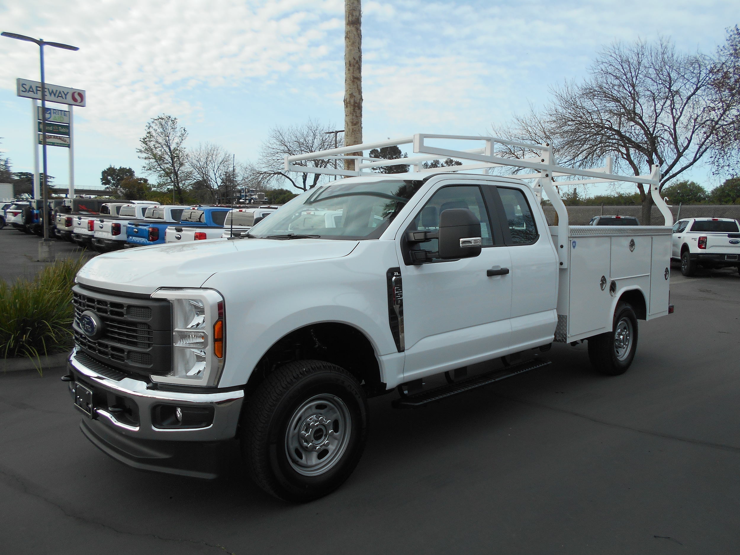 2026 Ford F-250 XL 4x4 SuperCab 8' Box's photo