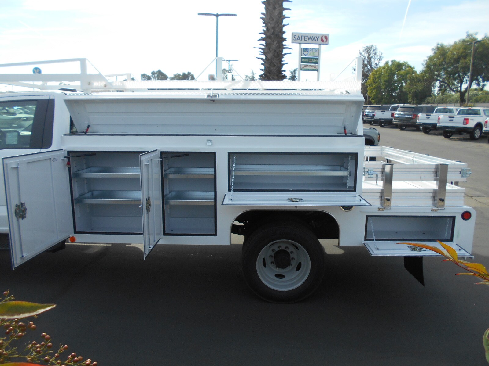 2024 Ford F-550 photo 4