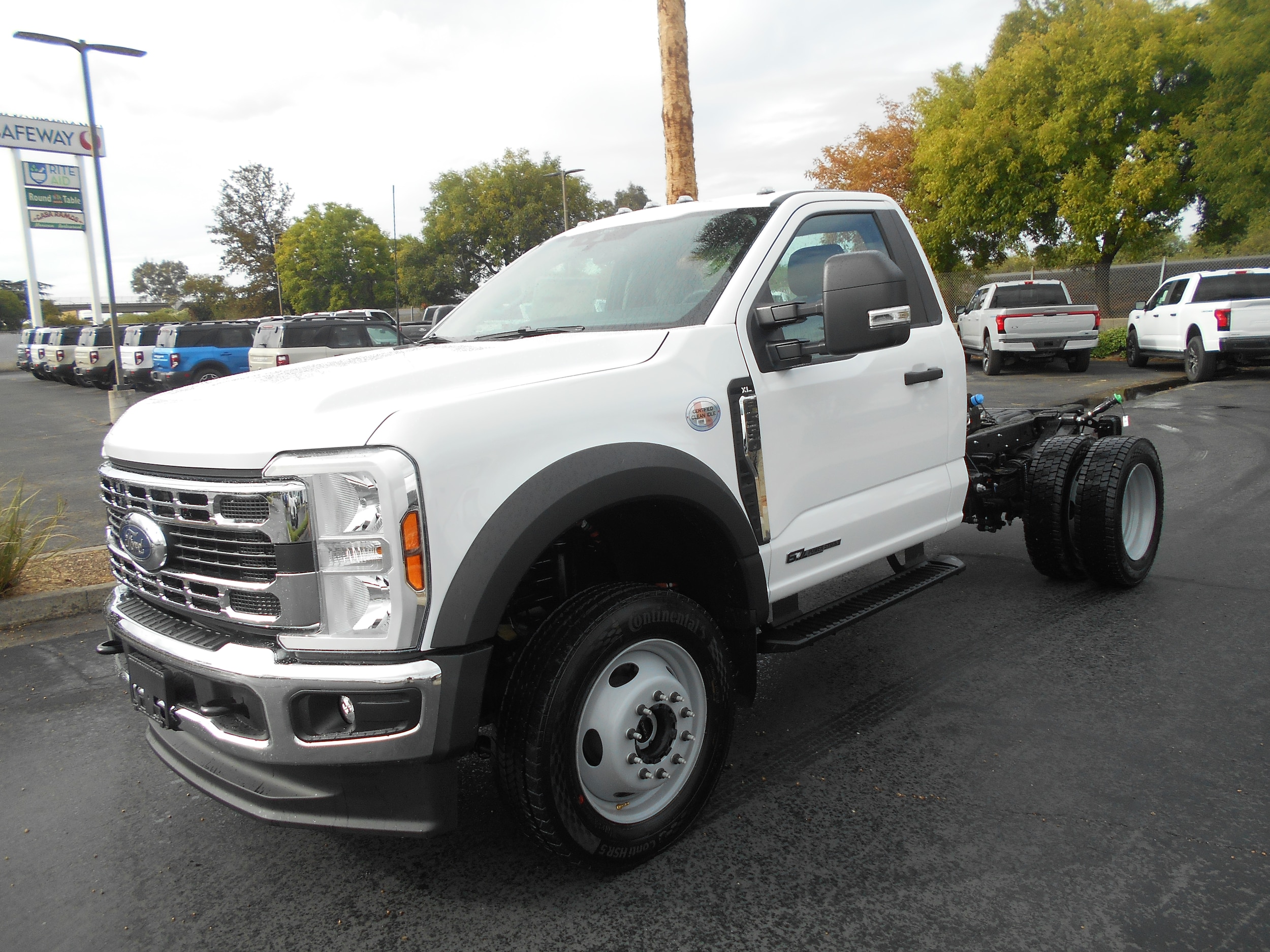 2026 Ford F-550 Super Duty Chassis Cab XL's photo