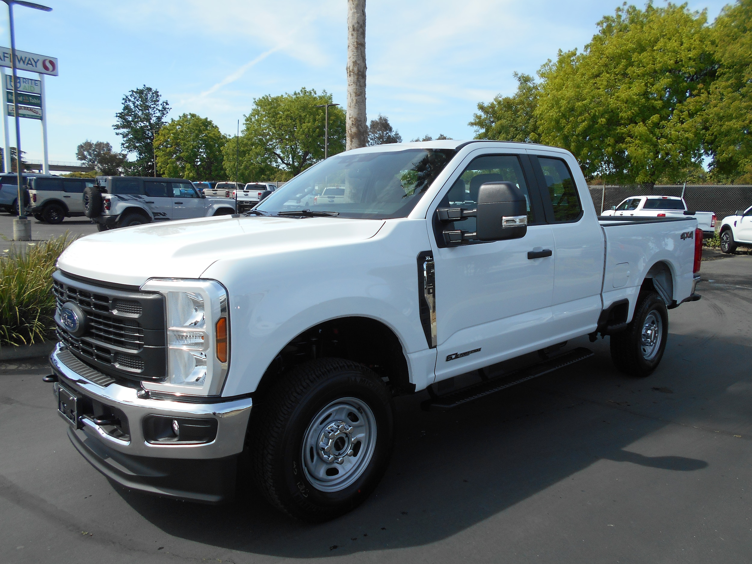 2026 Ford F-250 XL 4x4 SuperCab 8' Box's photo