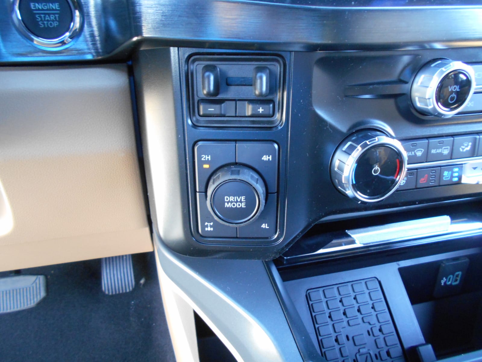 2025 Ford F-350 Super Duty Lariat - Photo 12