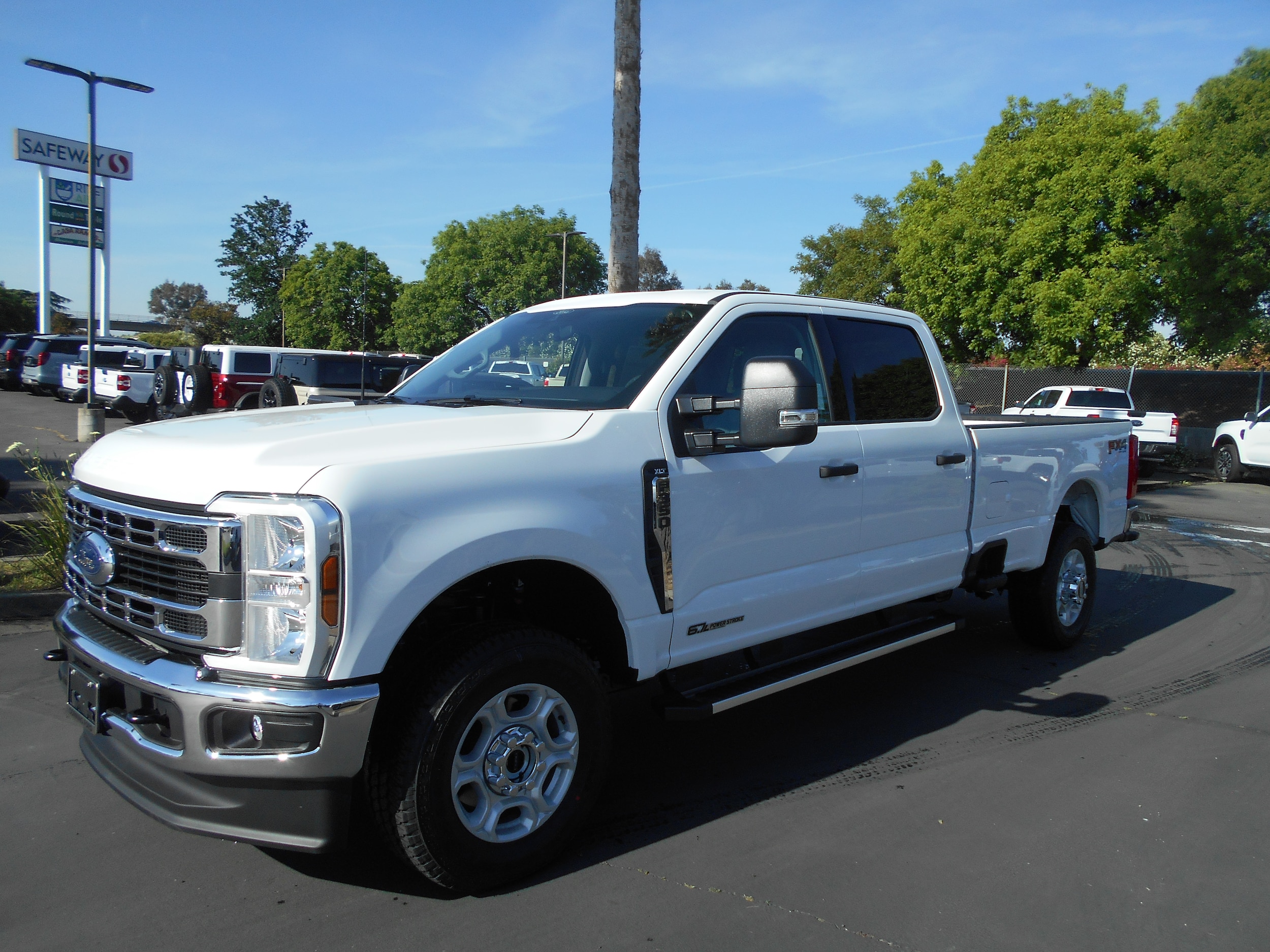 2026 Ford F-350 XLT 4x4 Crew Cab 8' Box SRW's photo