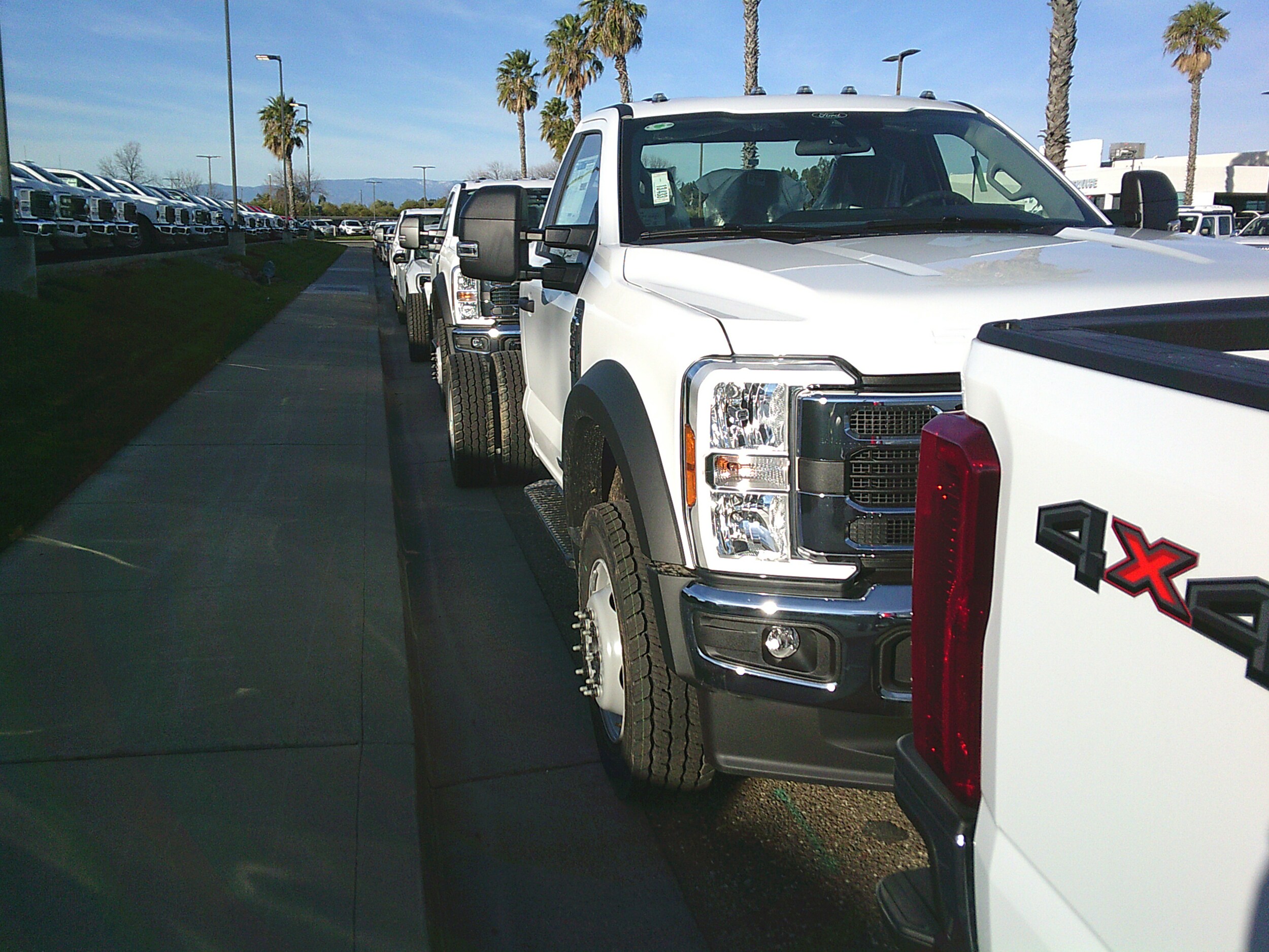 2024 Ford F-600 photo 2
