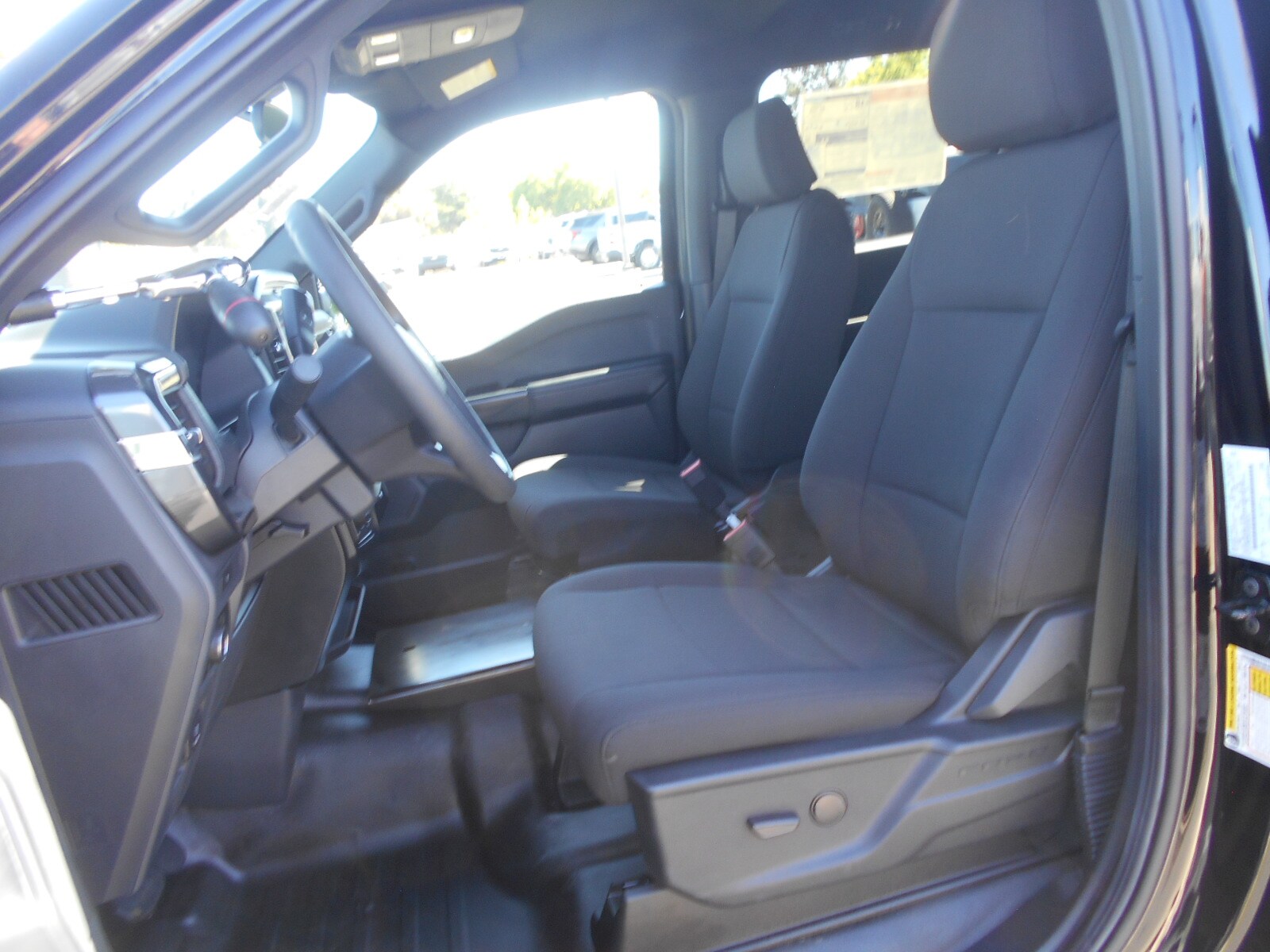 2025 Ford F-150 photo 3
