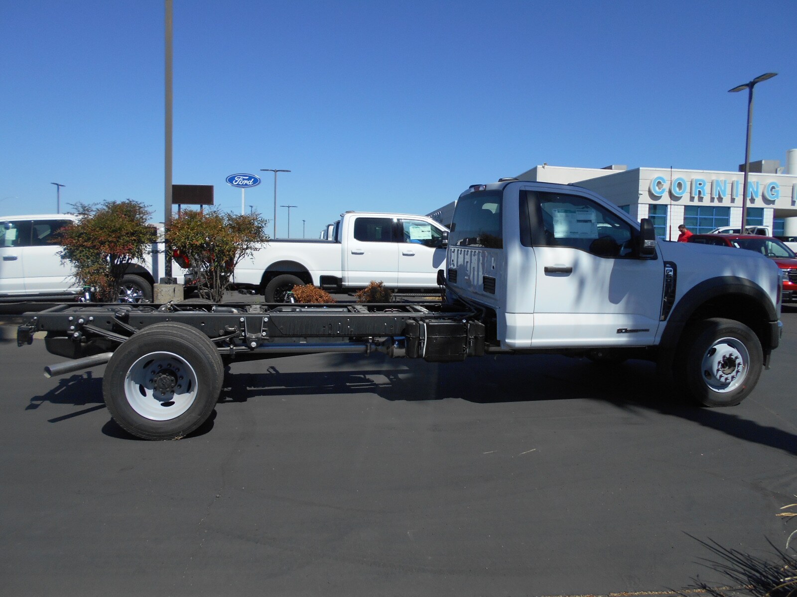 2024 Ford F-600 photo 3