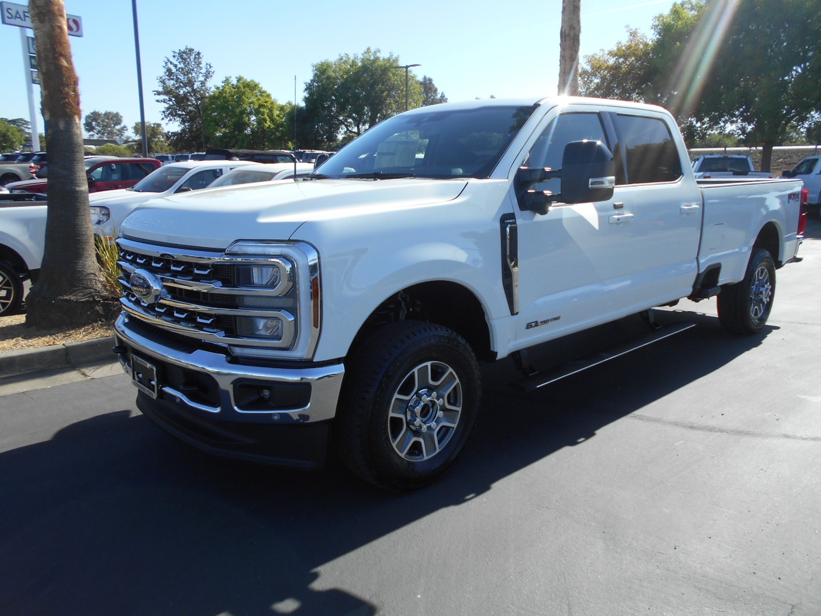 2025 Ford F-350 Super Duty Lariat's photo