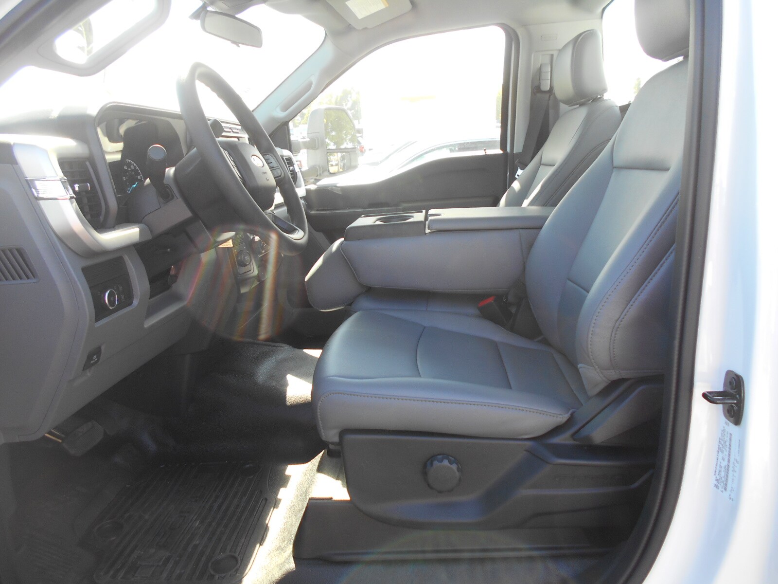 2024 Ford F-550 photo 2