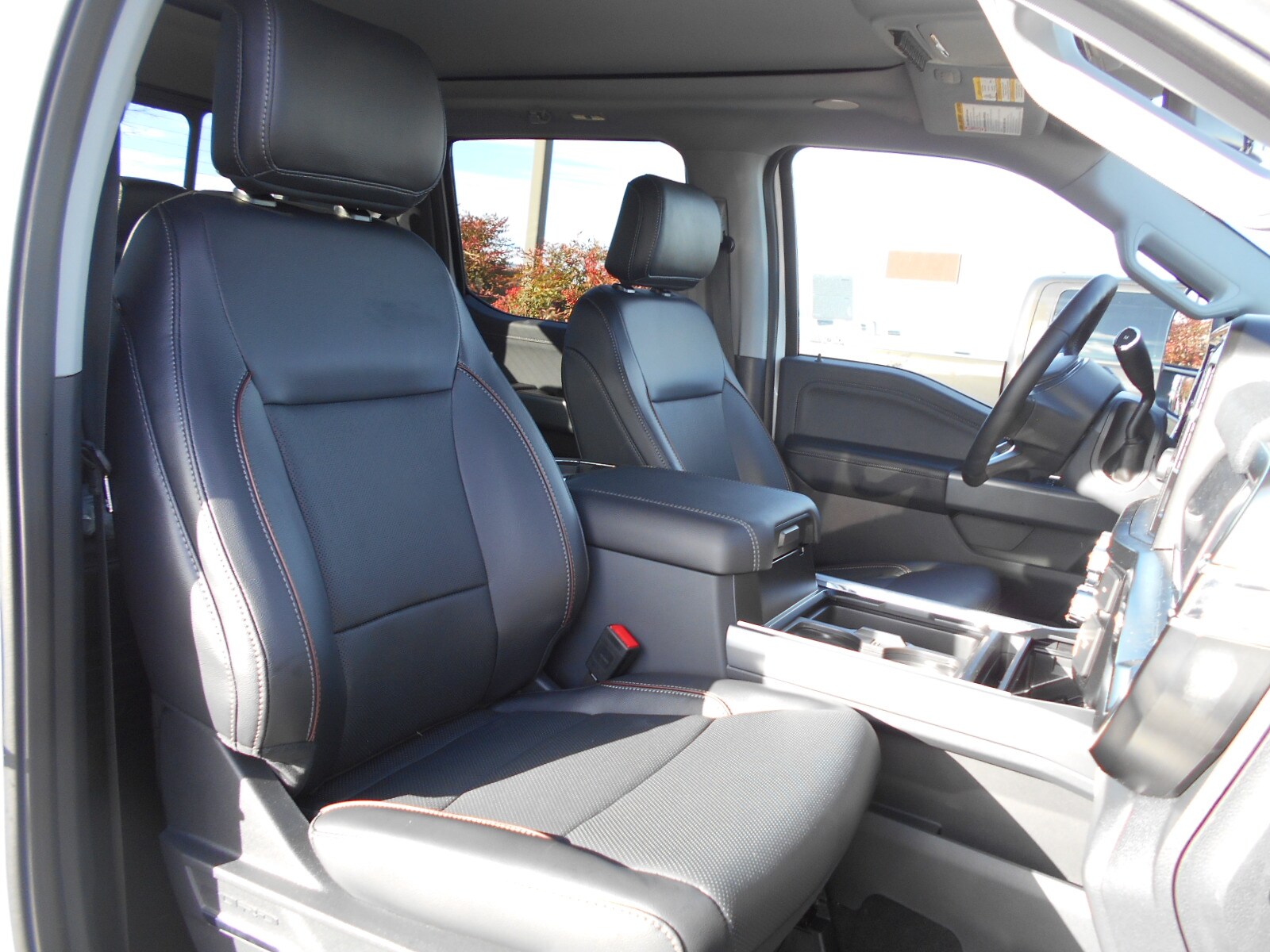 2024 Ford F-250 Lariat photo 2