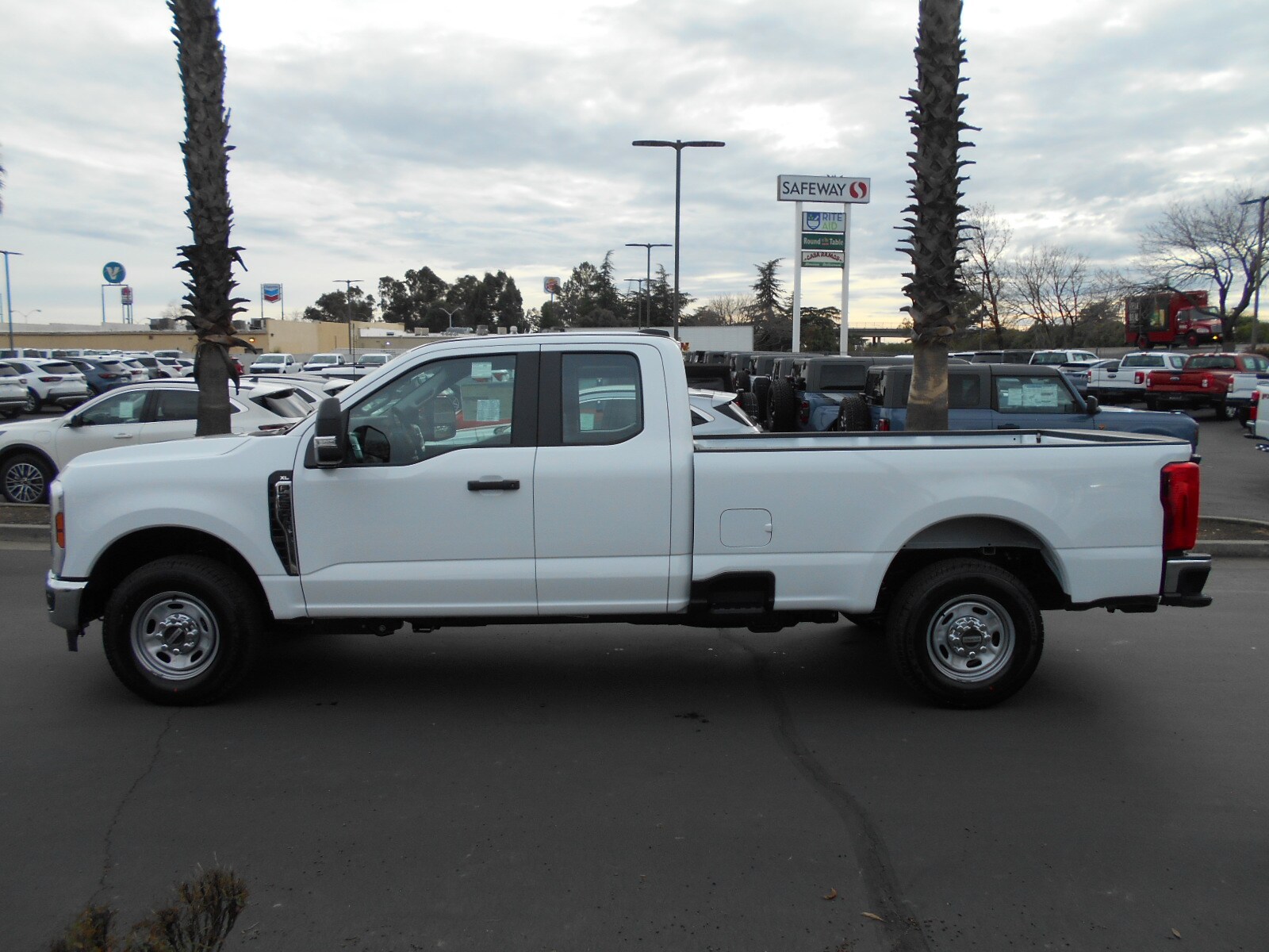 2025 Ford F-250 XL photo 4