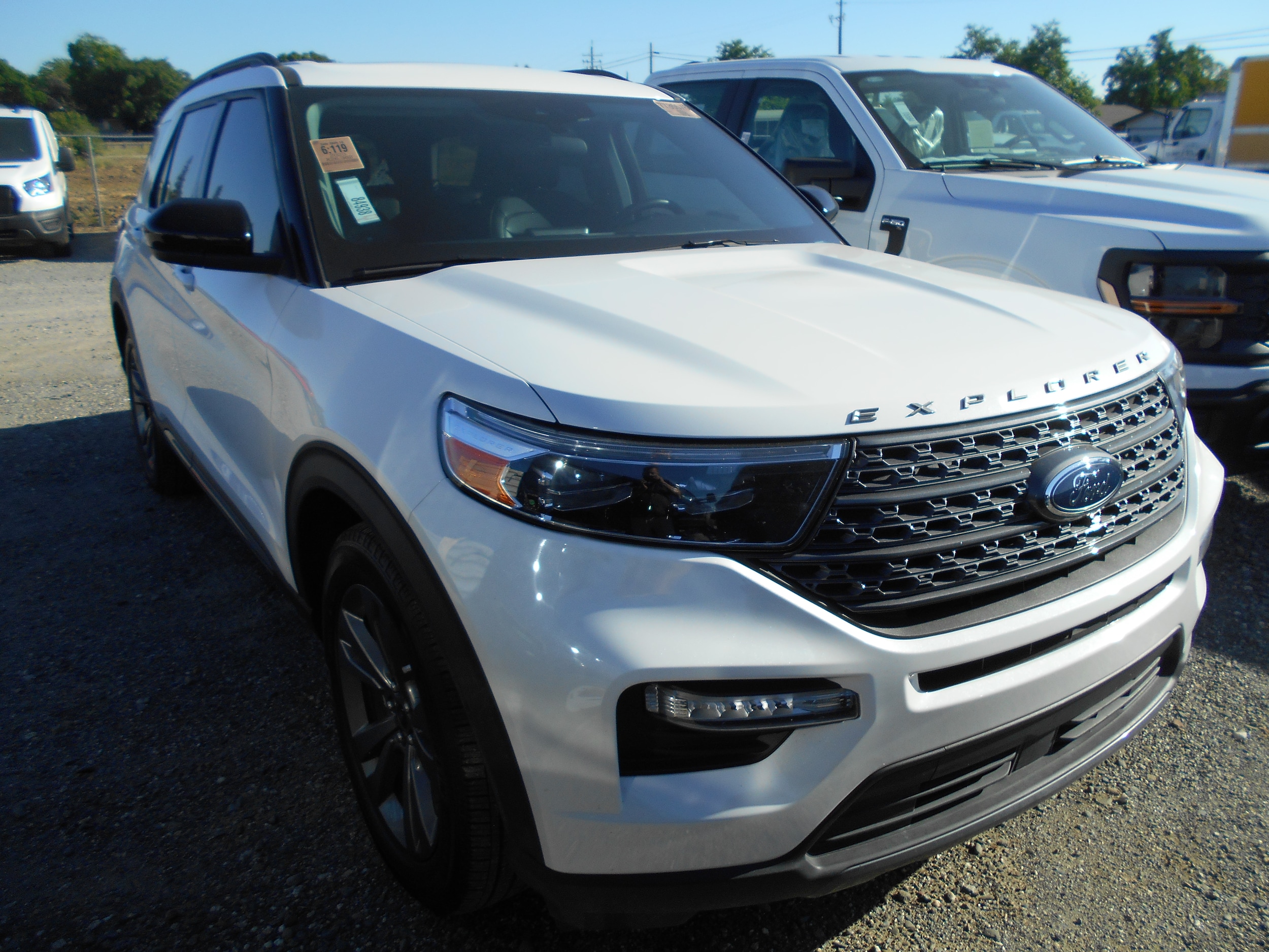 2023 Ford Explorer photo 3