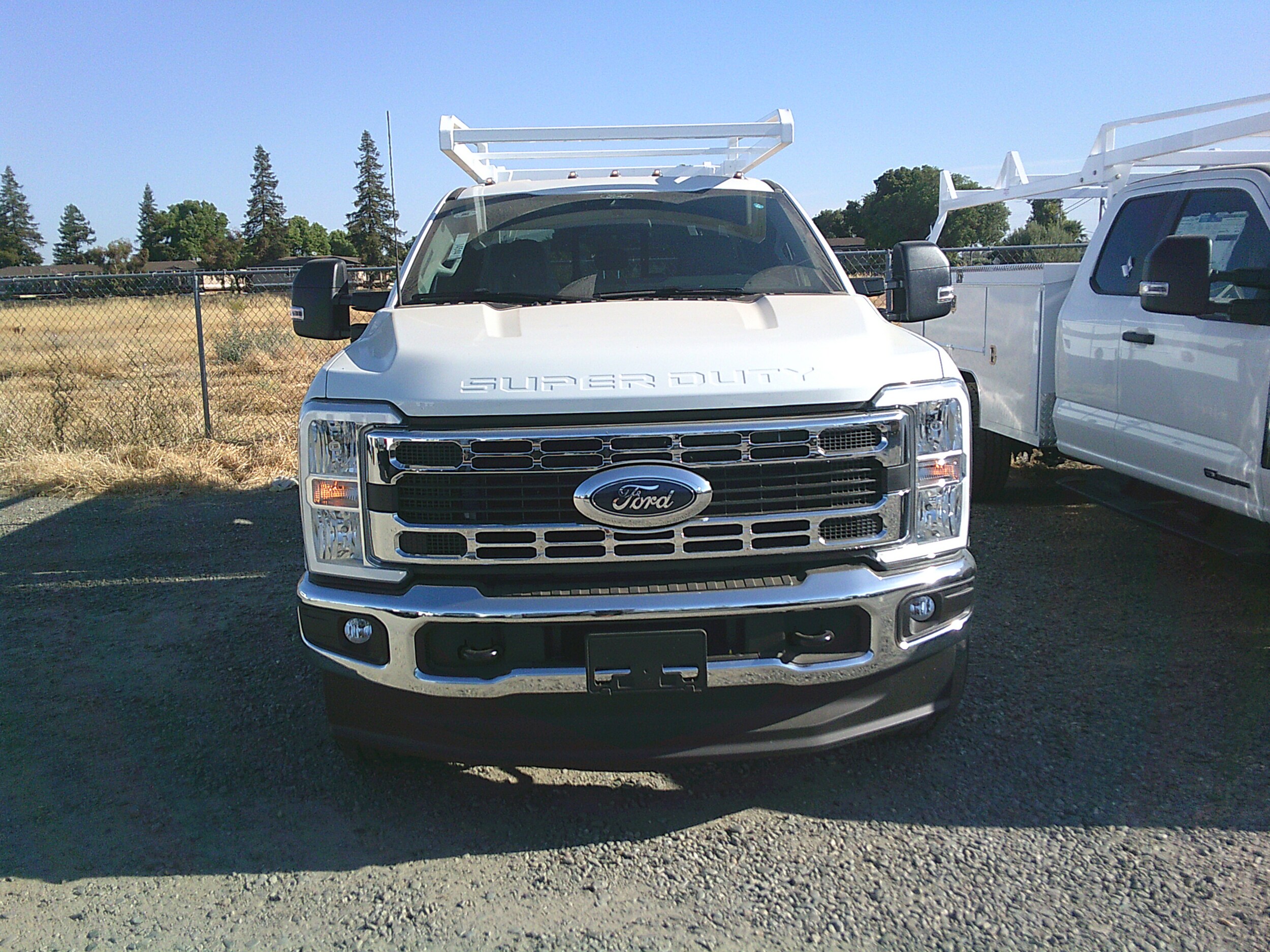 2025 Ford F-350 photo 2