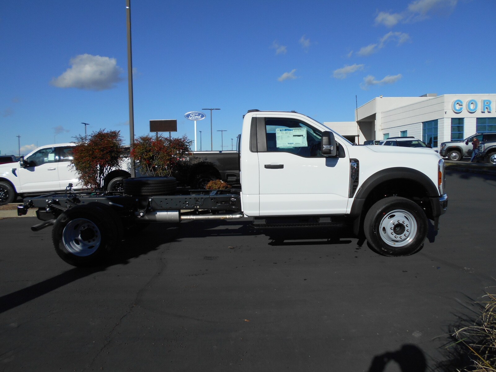 2024 Ford F-600 photo 2