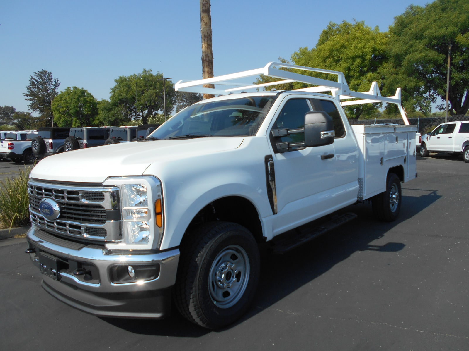 2025 Ford F-350 Super Duty Chassis Cab XL's photo
