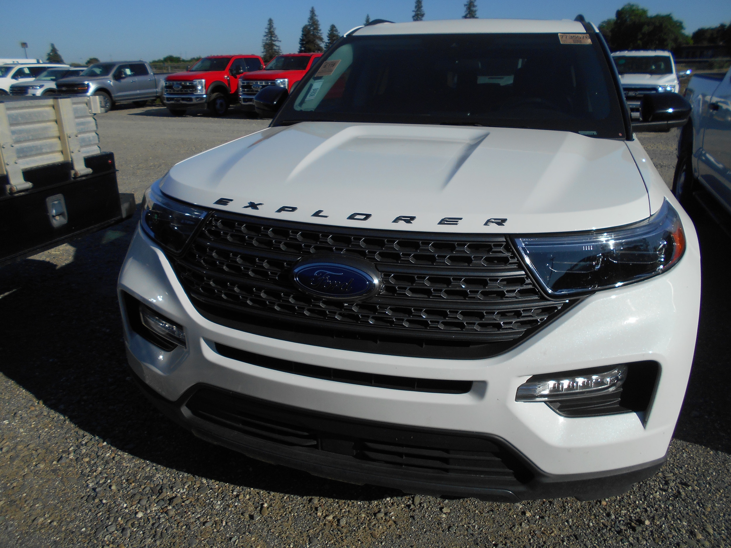 2023 Ford Explorer photo 2