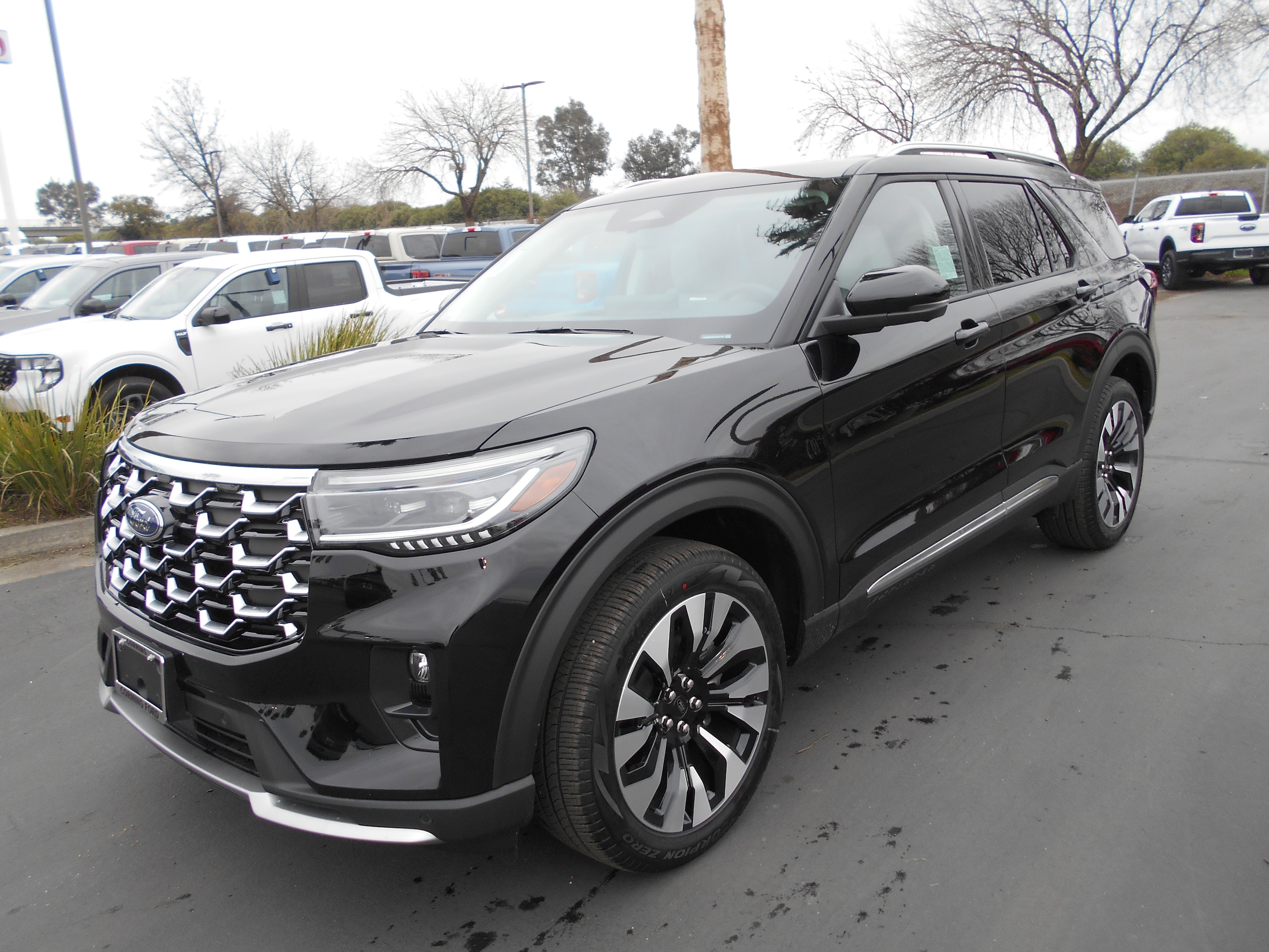 2026 Ford Explorer Platinum's photo