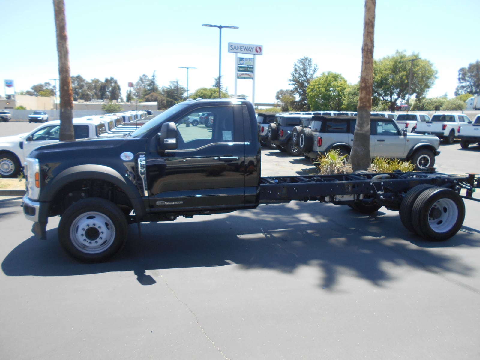 2025 Ford F-550 Chassis Cloth photo 2