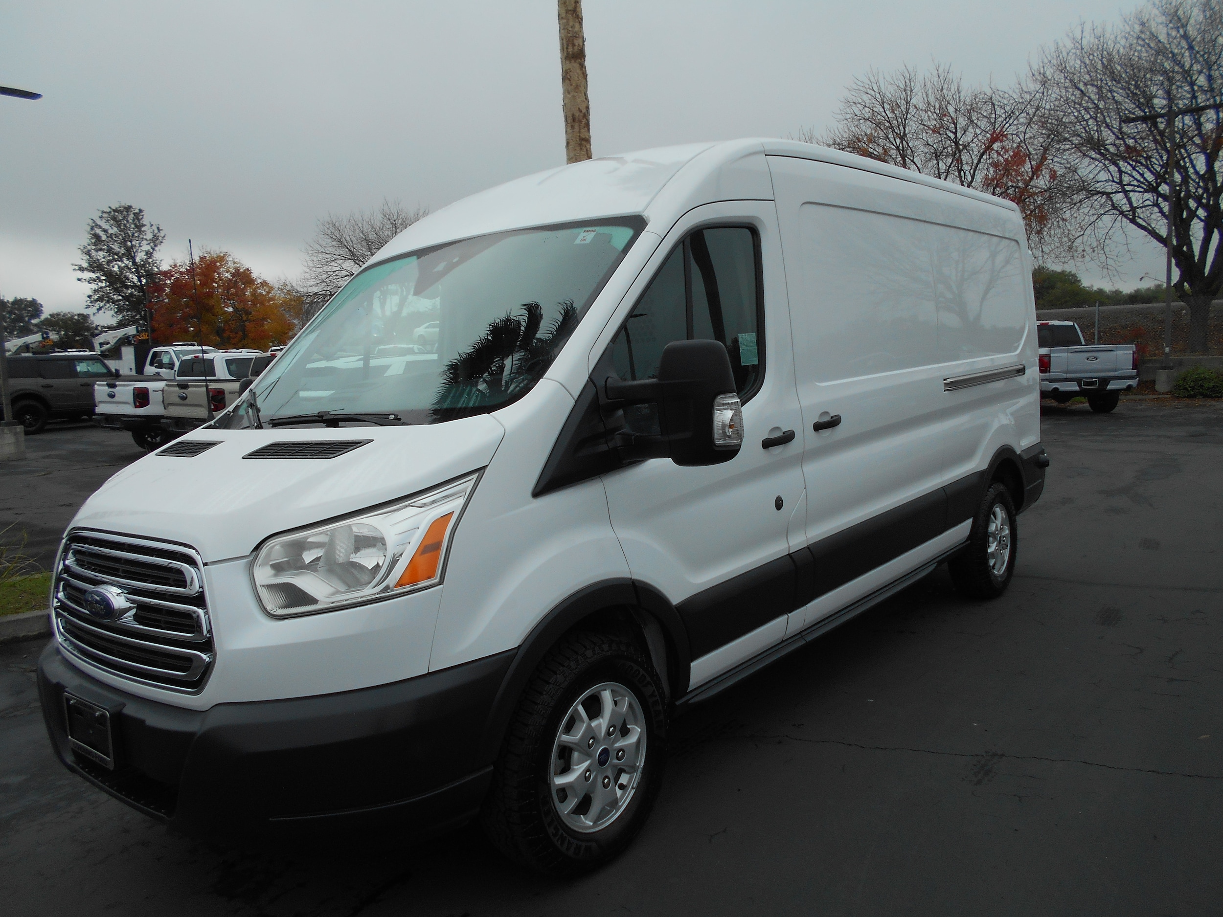 2016 Ford Transit Base's photo