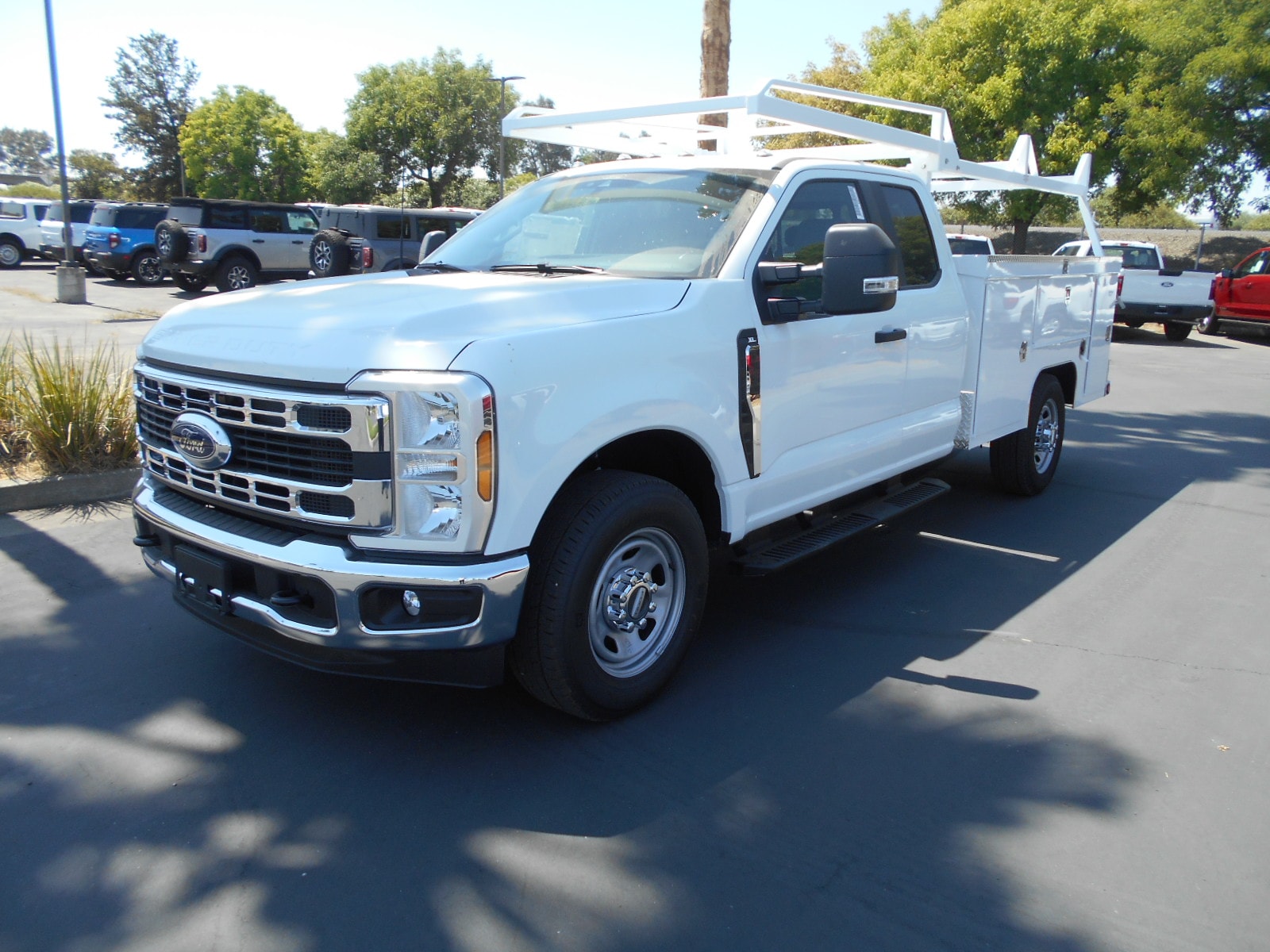 2025 Ford F-350 Super Duty Chassis Cab XL's photo