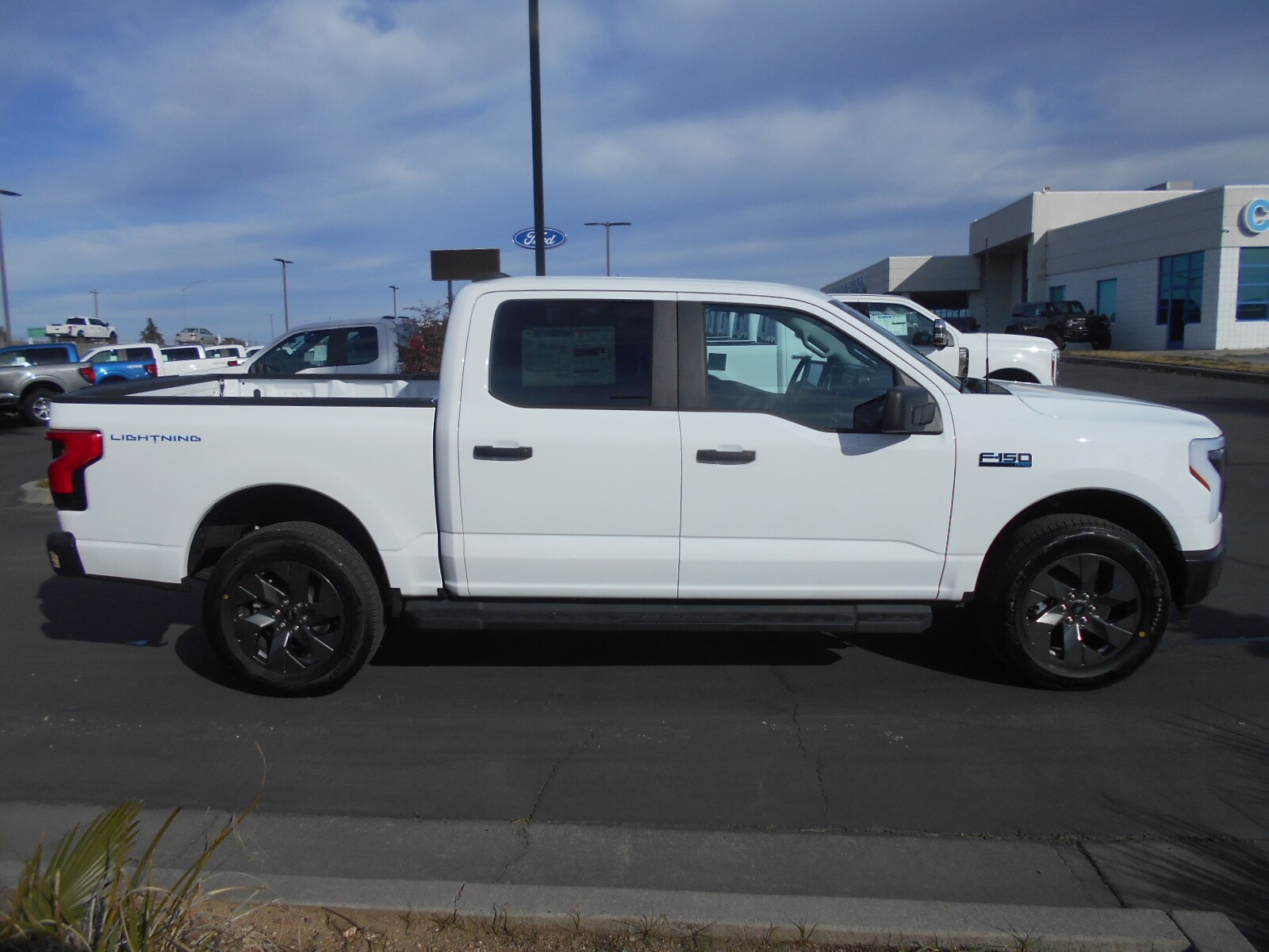 2024 Ford F-150 Lightning photo 2