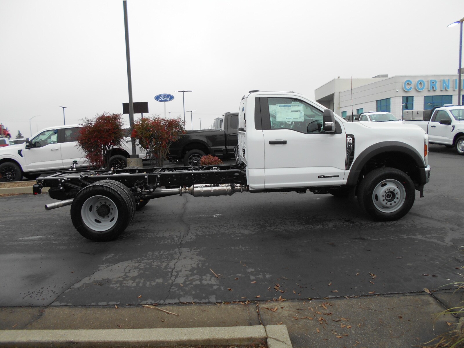2024 Ford F-600 photo 2