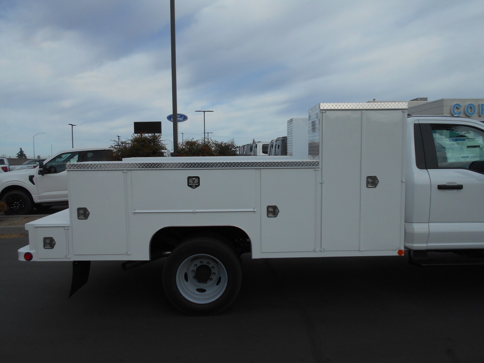 2024 Ford F-450 photo 3