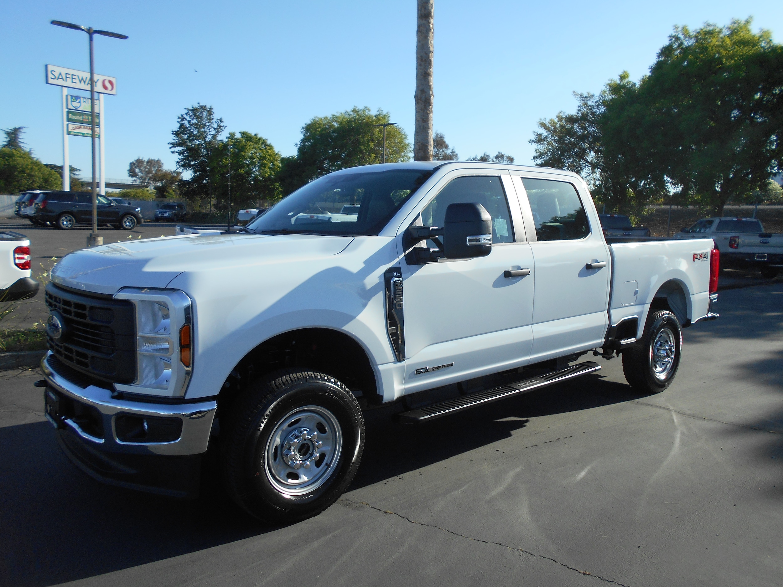 2026 Ford F-250 XL 4x4 Crew Cab 6-3/4' Box's photo