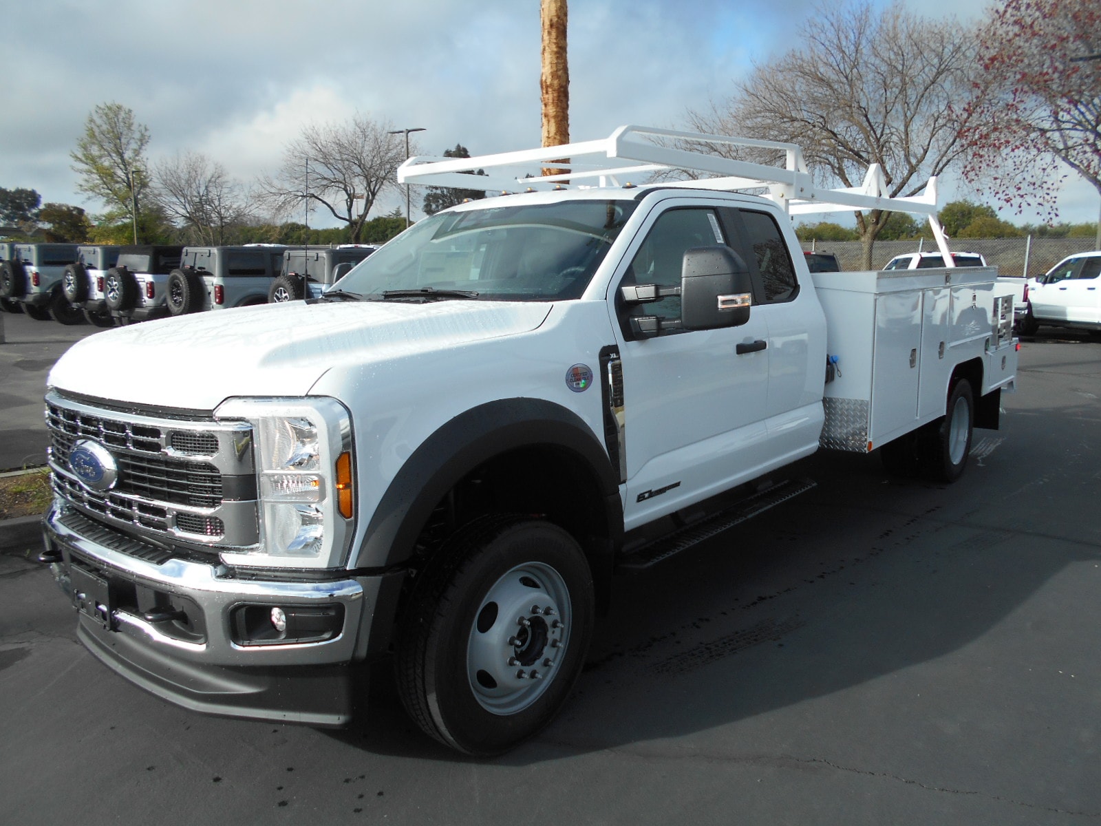 2025 Ford F-550 Chassis Super Cab 