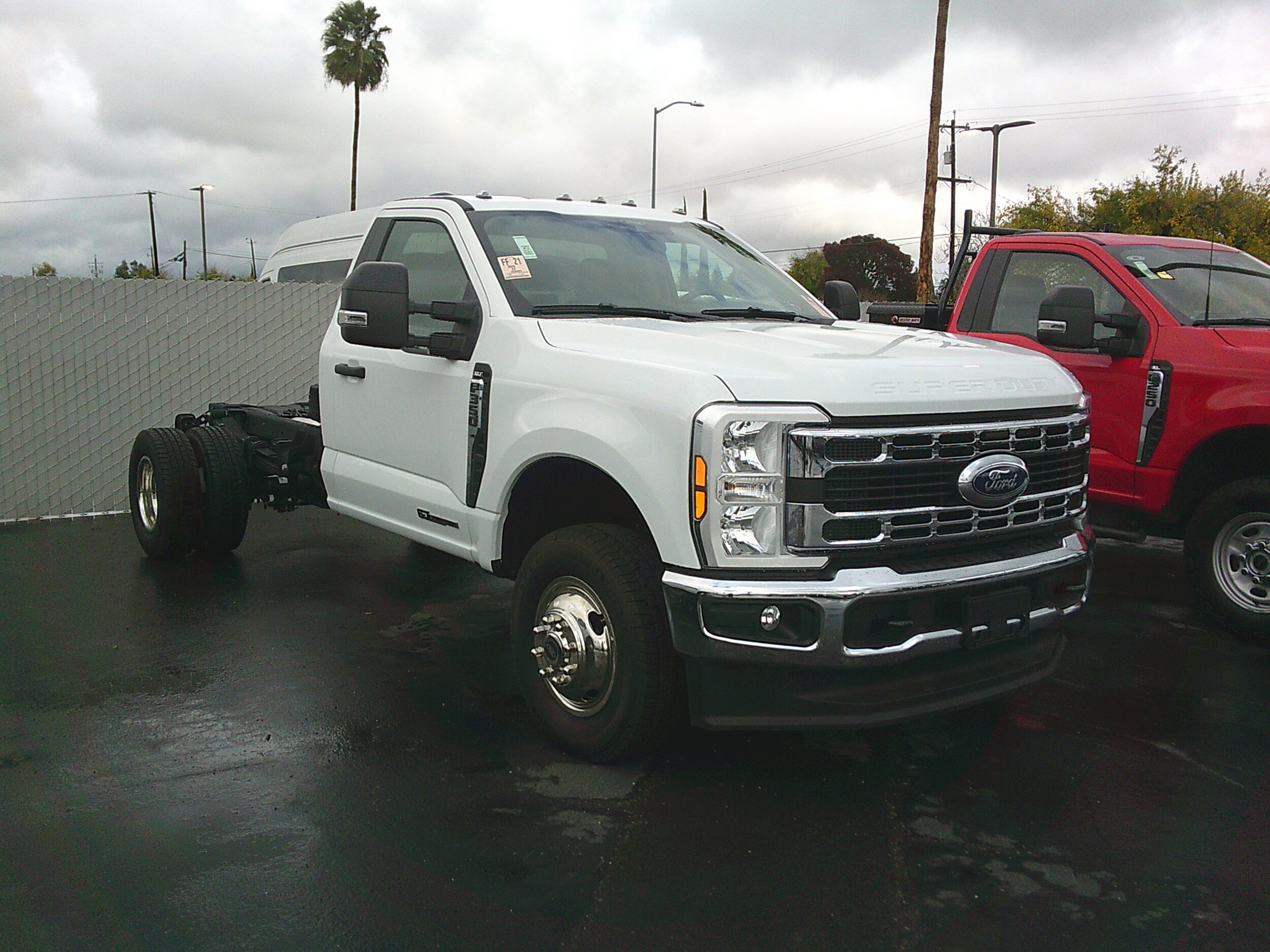 2025 Ford F-350 photo 2