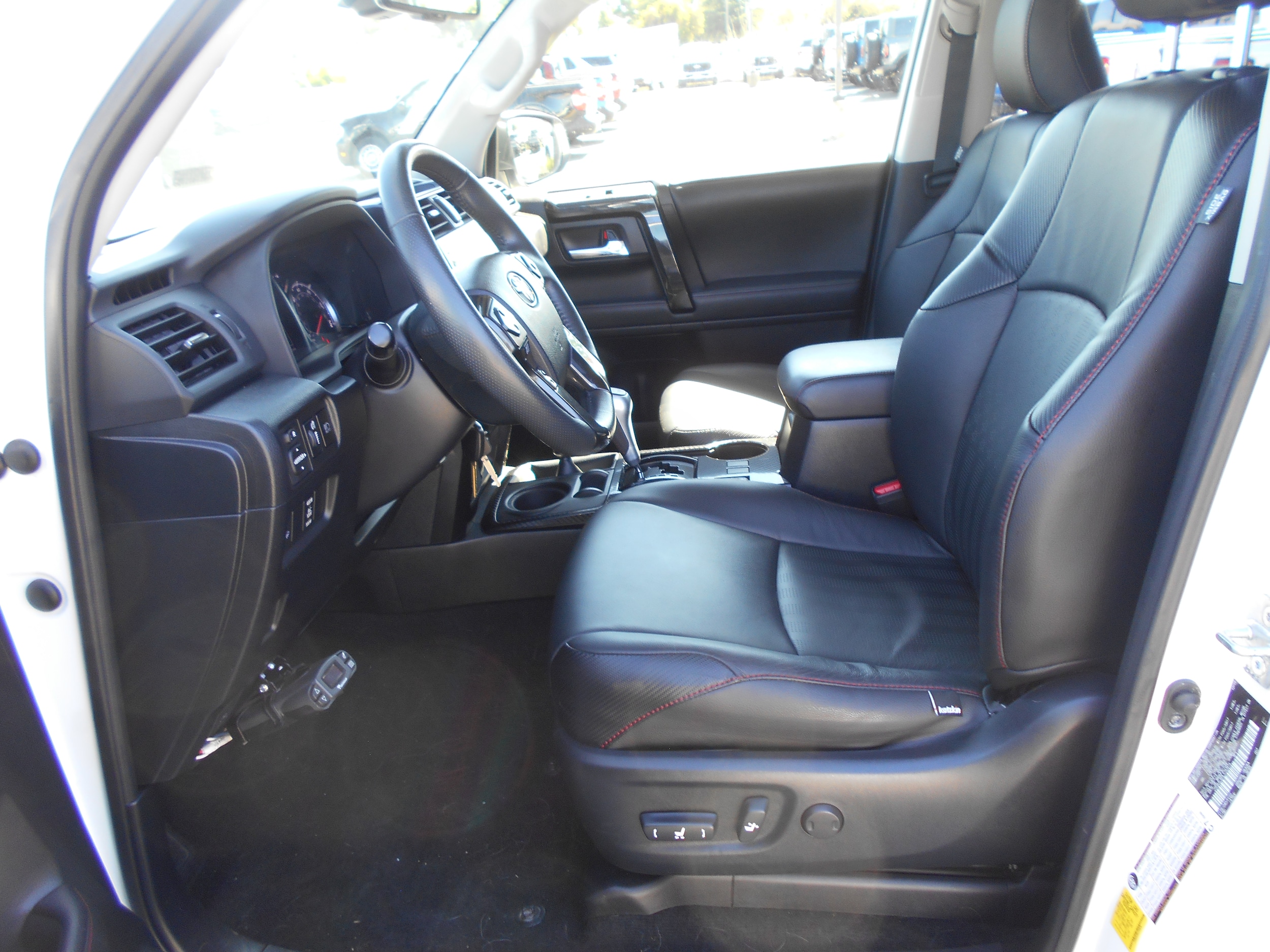 2020 Toyota 4Runner Leather photo 2