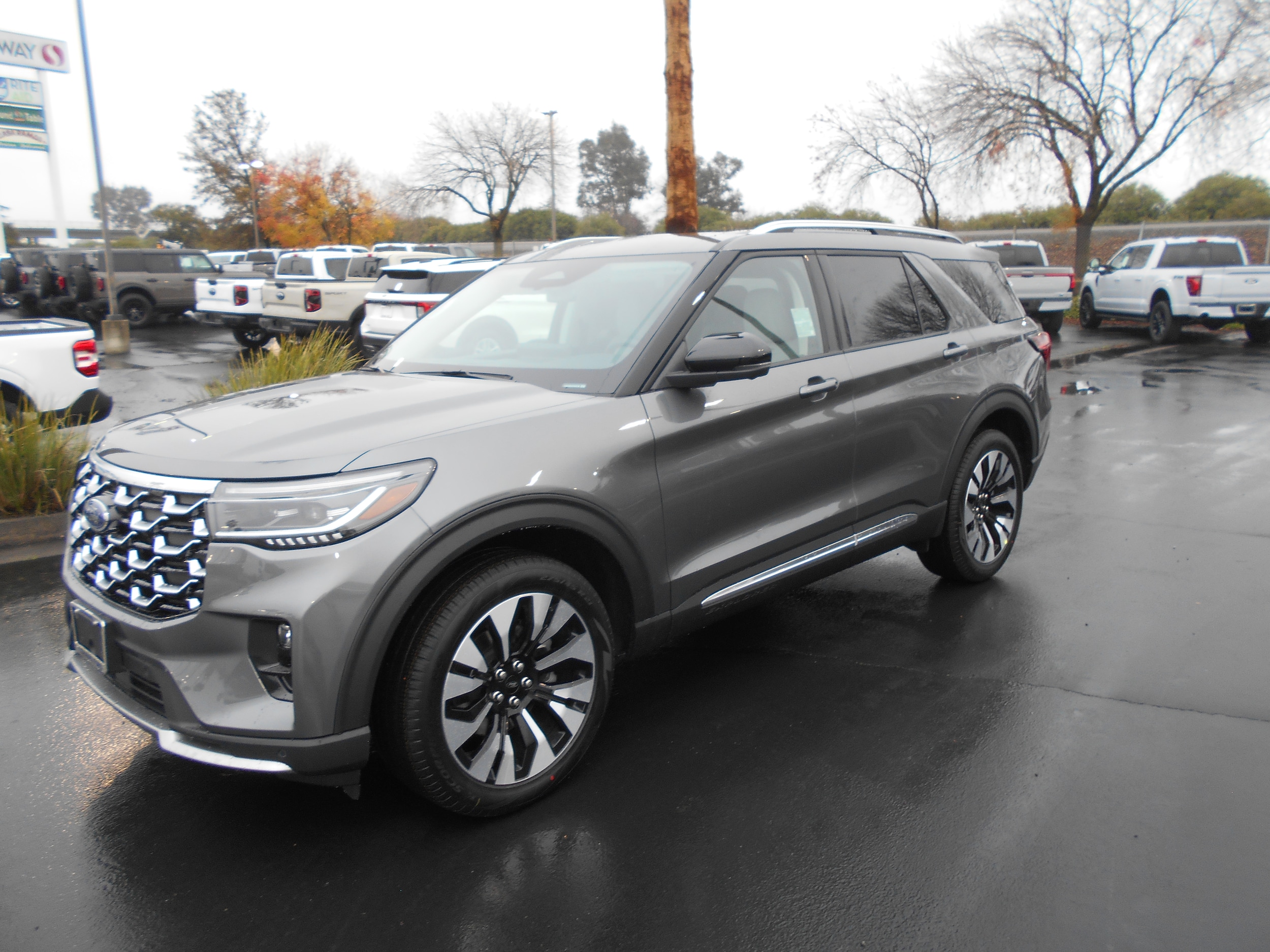 2026 Ford Explorer Platinum's photo