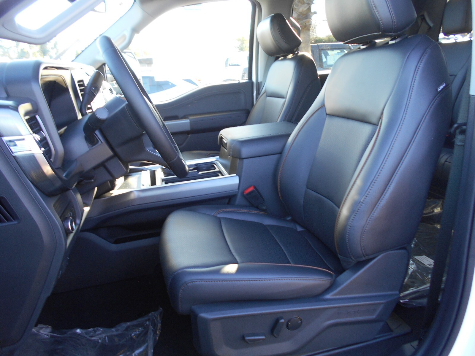 2025 Ford F-350 Lariat photo 4