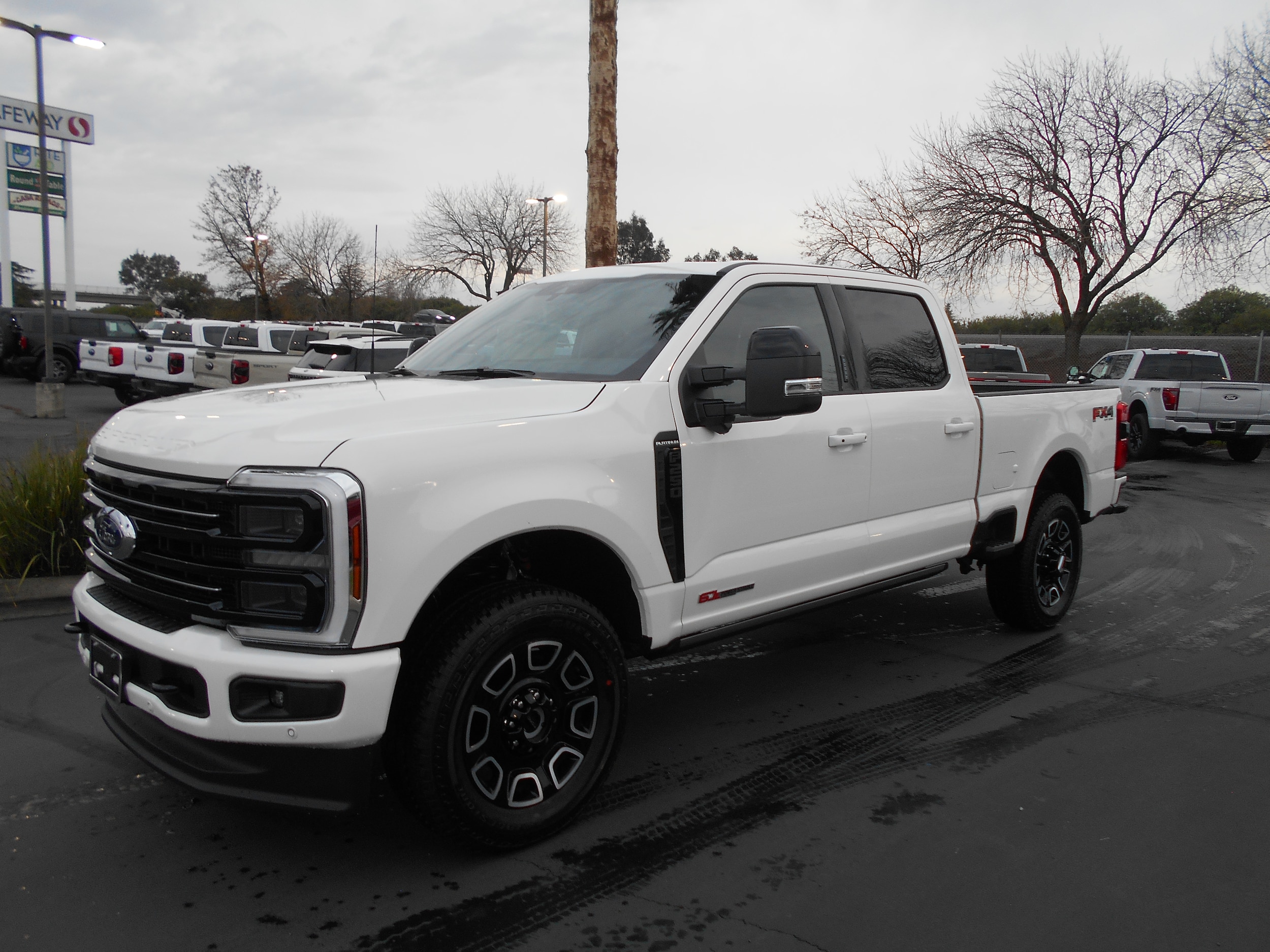 2026 Ford F-250 Super Duty Platinum's photo