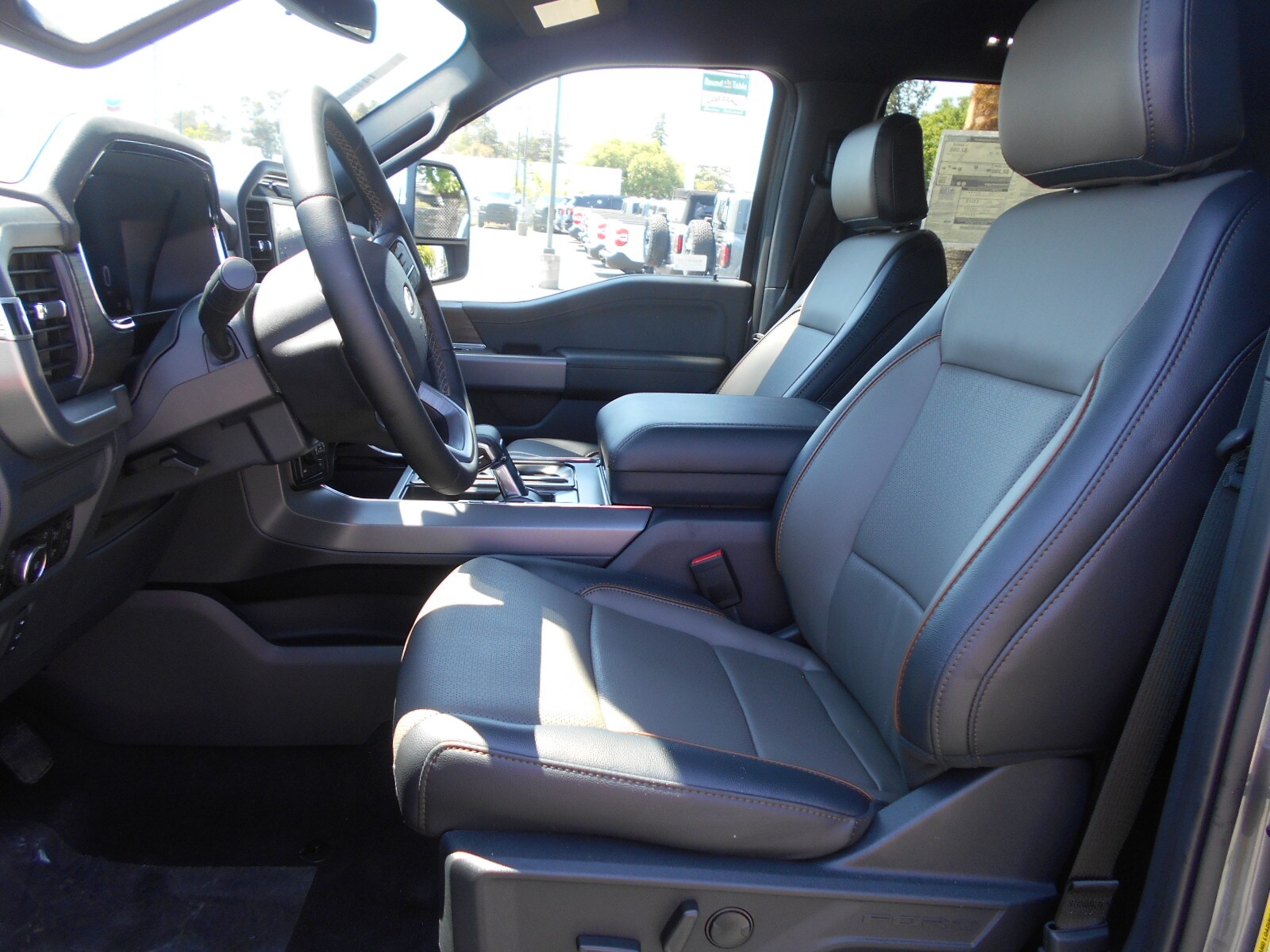 2025 Ford F-150 Lariat photo 4