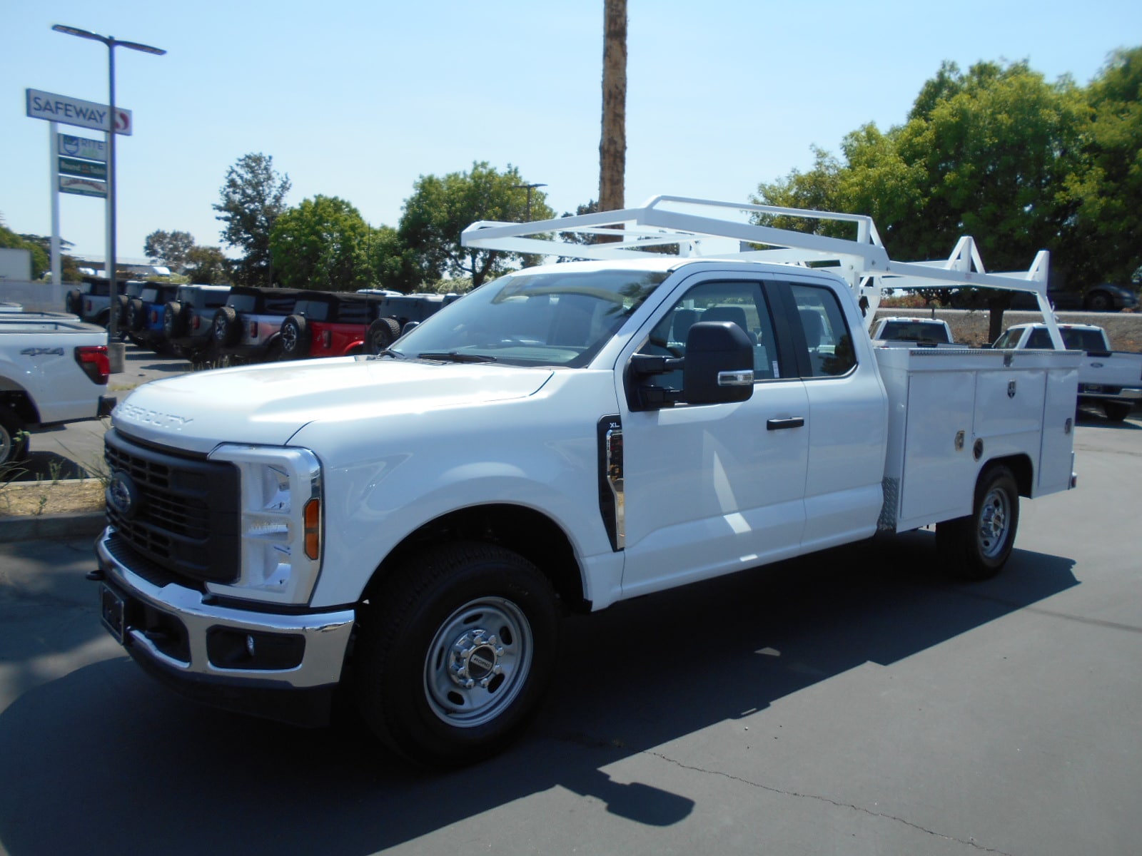 2025 Ford F-250 Super Duty XL's photo
