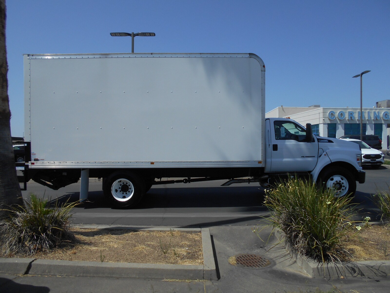 2024 Ford F-650 Base photo 2
