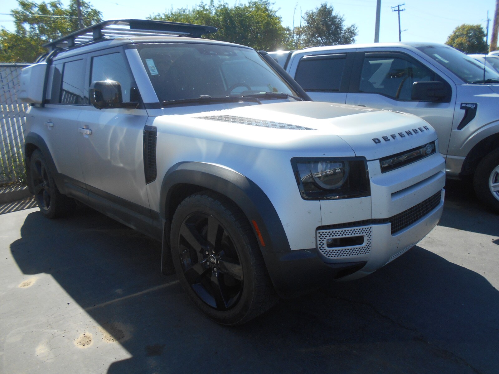2020 Land Rover Defender 110 HSE photo 3