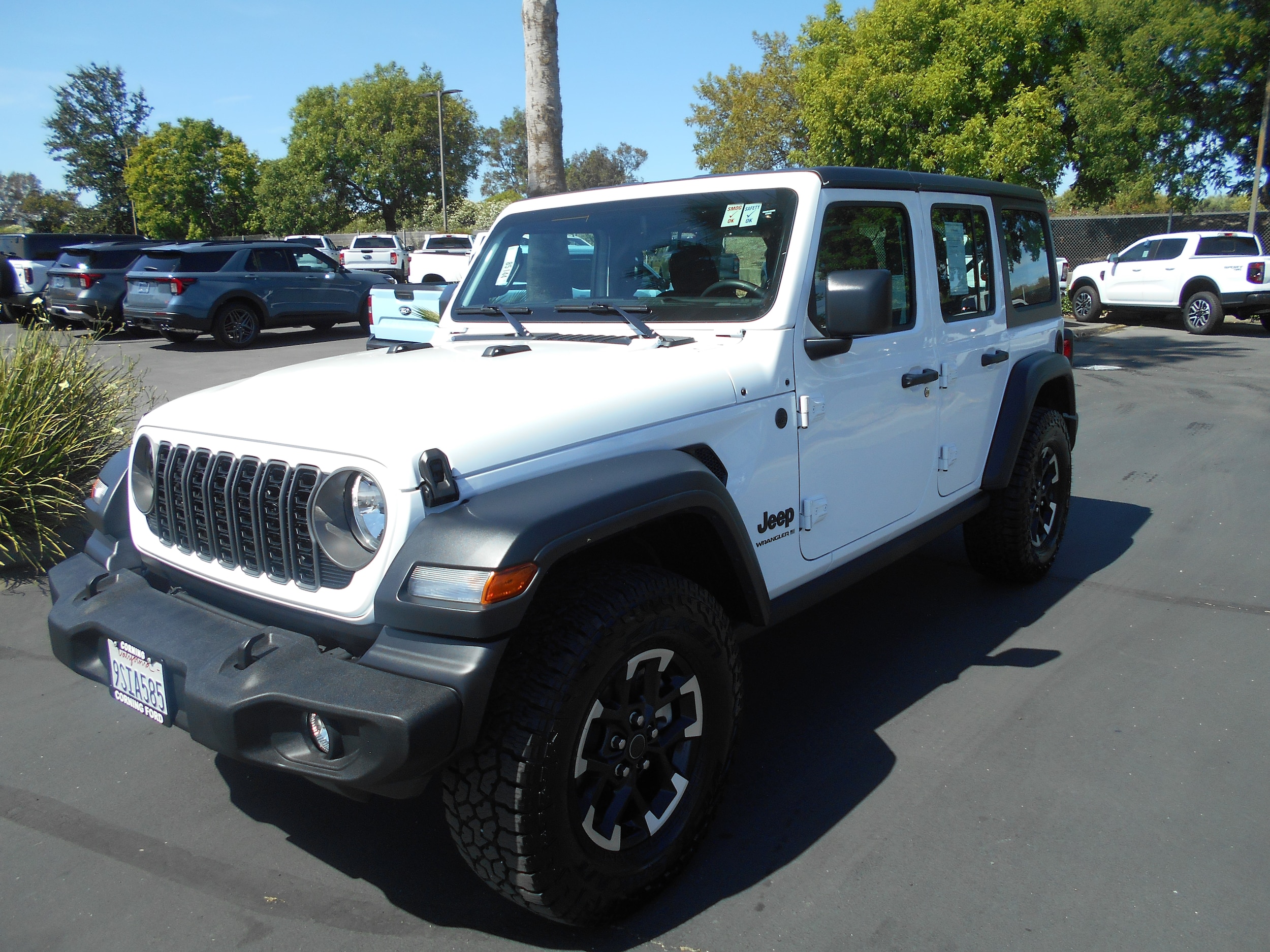2025 Jeep Wrangler Sport's photo