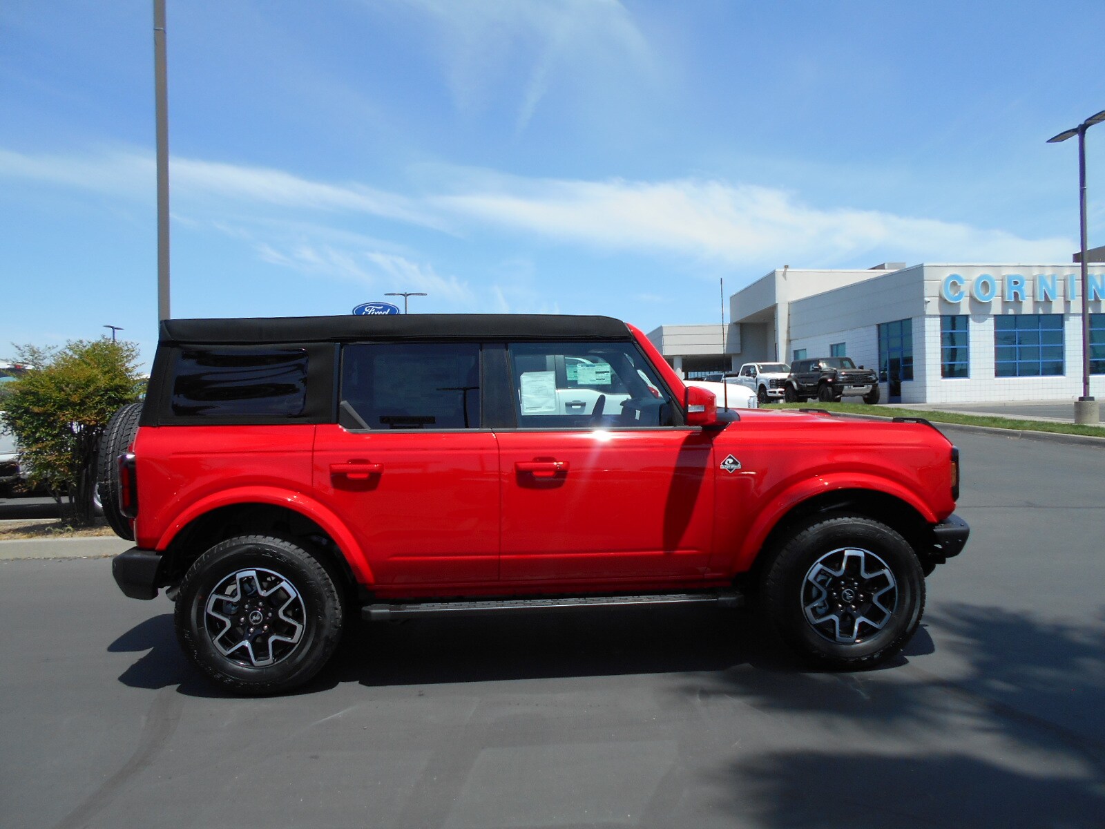 2024 Ford Bronco Outer Banks photo 2