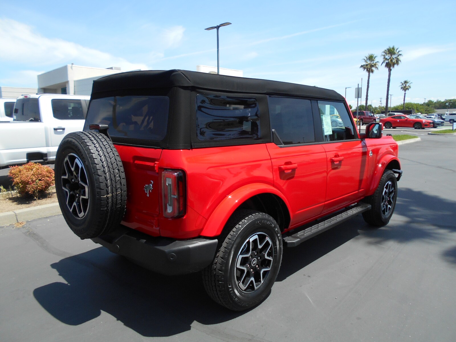 2024 Ford Bronco Outer Banks photo 3