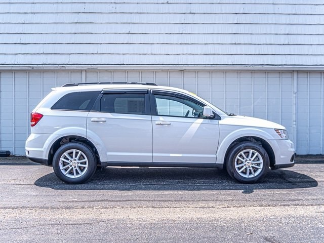 Used 2017 Dodge Journey SXT with VIN 3C4PDCBG2HT572166 for sale in Peru, IL