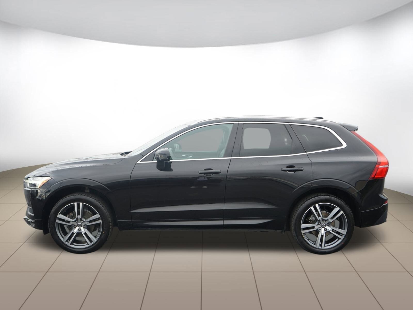 2021 Volvo XC60 T5 Momentum photo 4